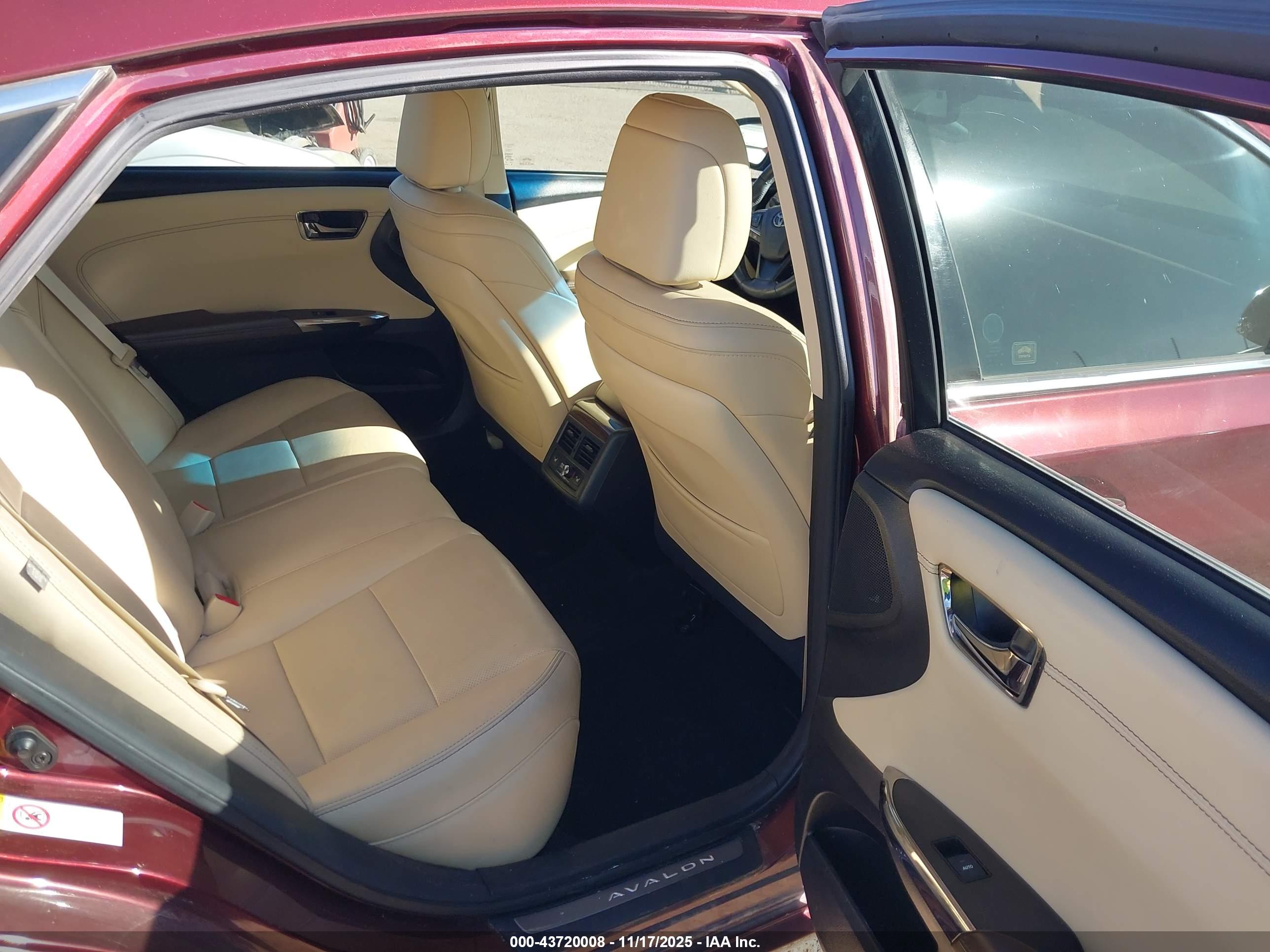 TOYOTA AVALON image 8