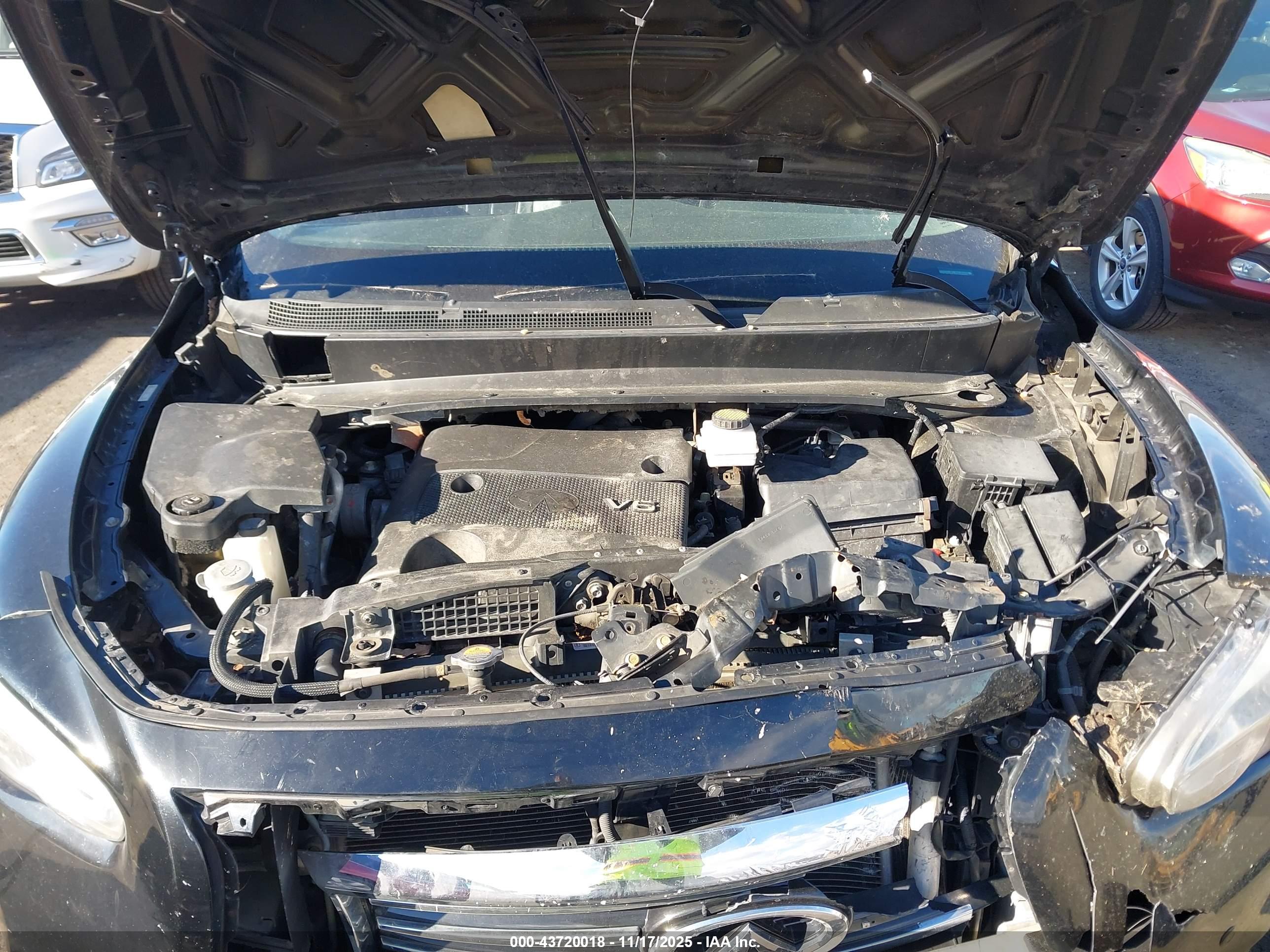 INFINITI JX35 image 10