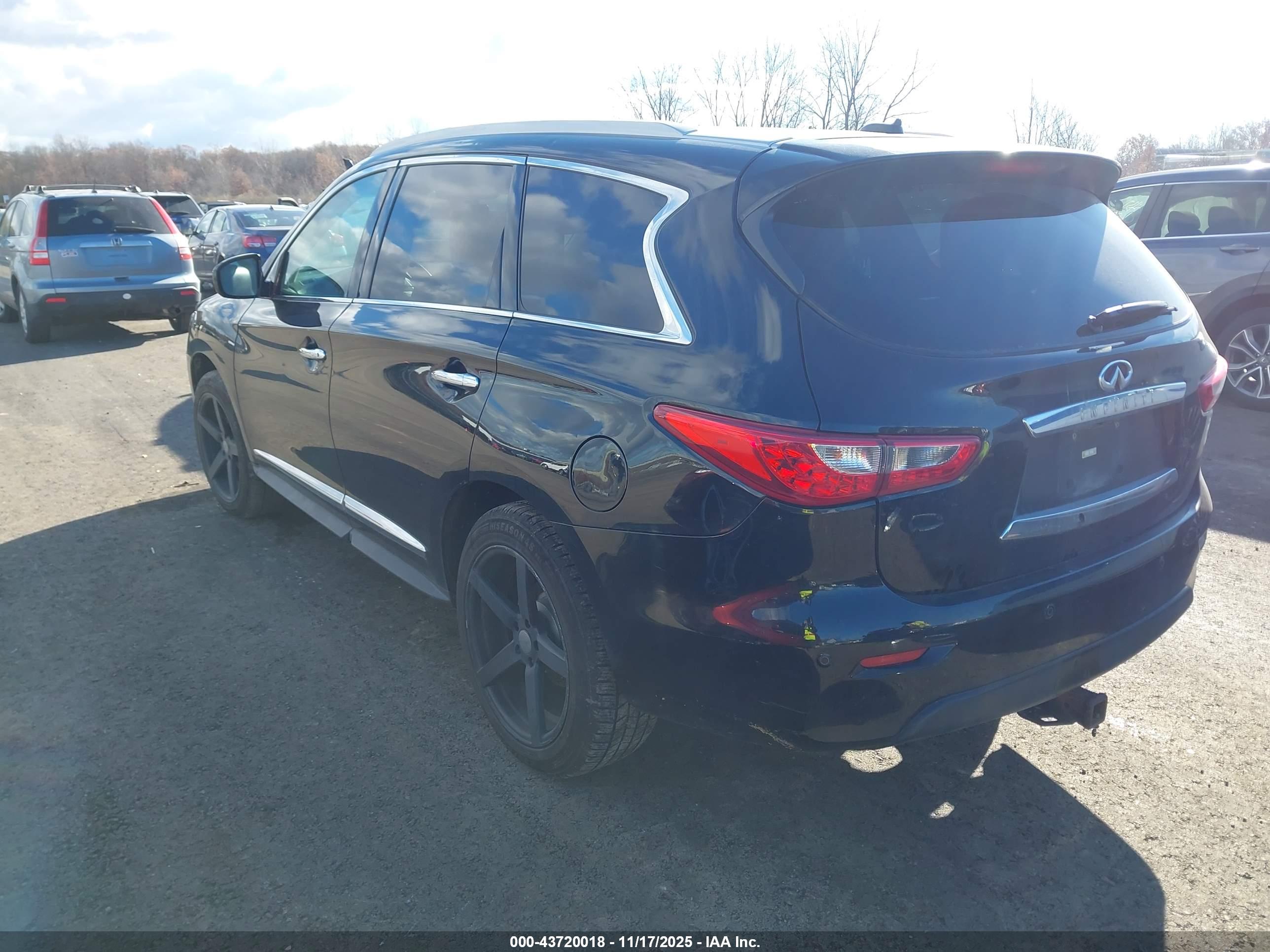 INFINITI JX35 image 3