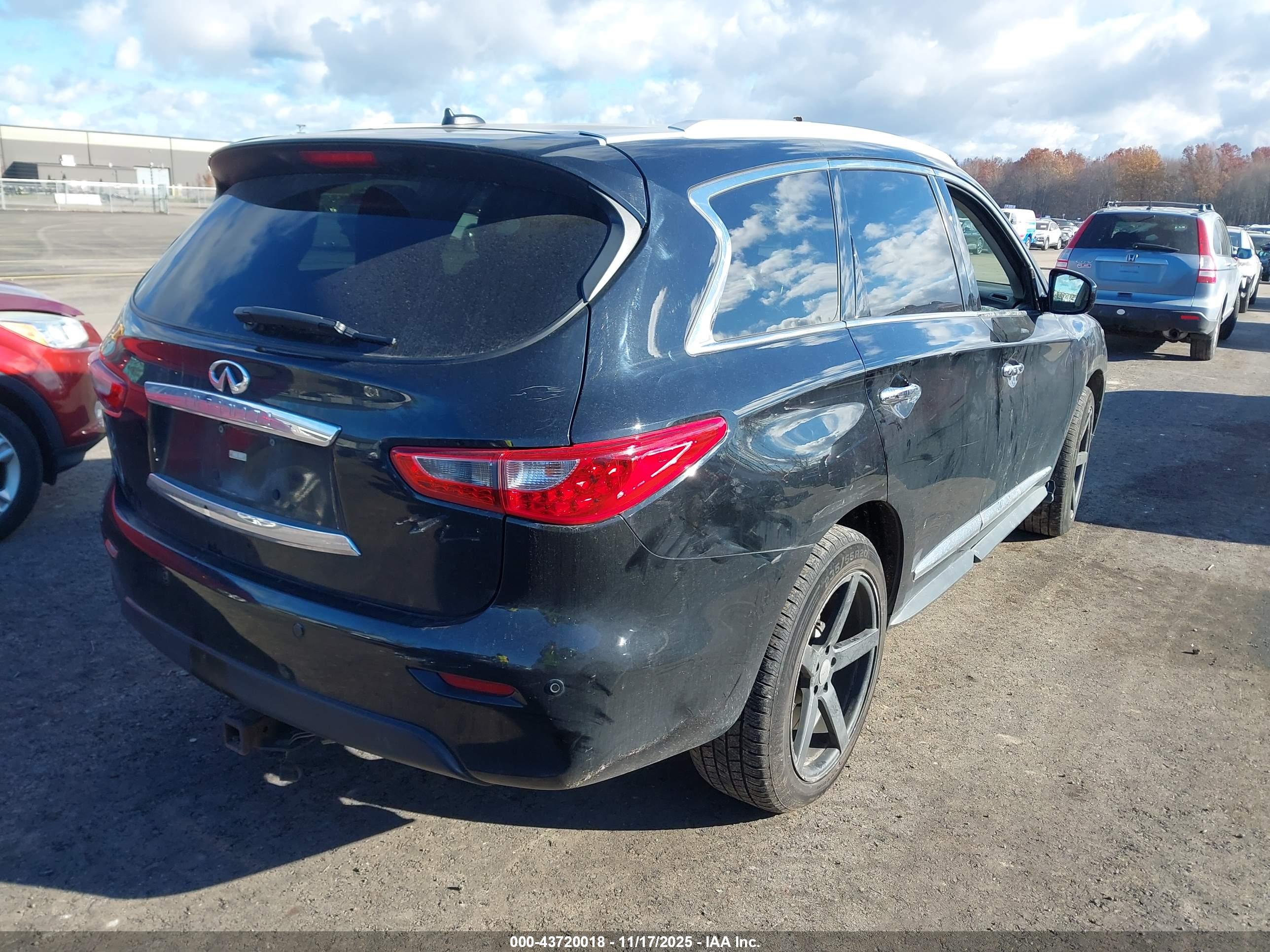 INFINITI JX35 image 4