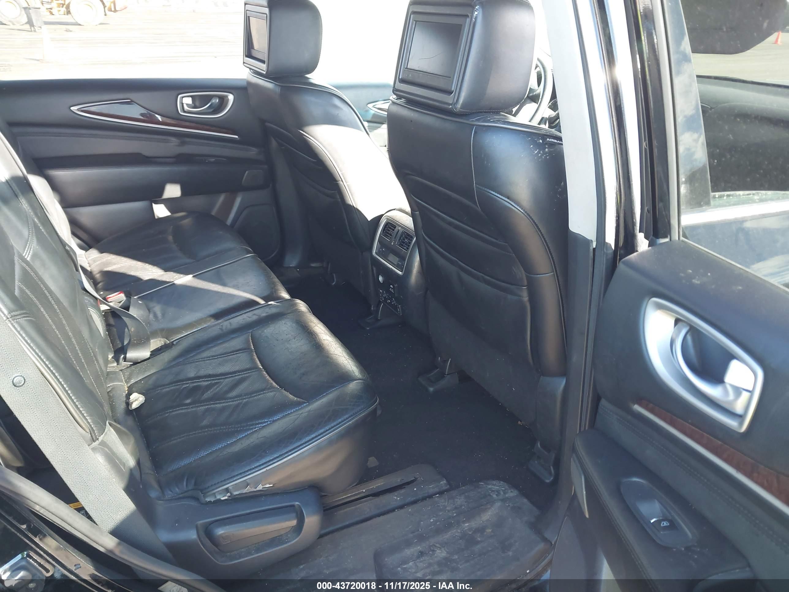 INFINITI JX35 image 8