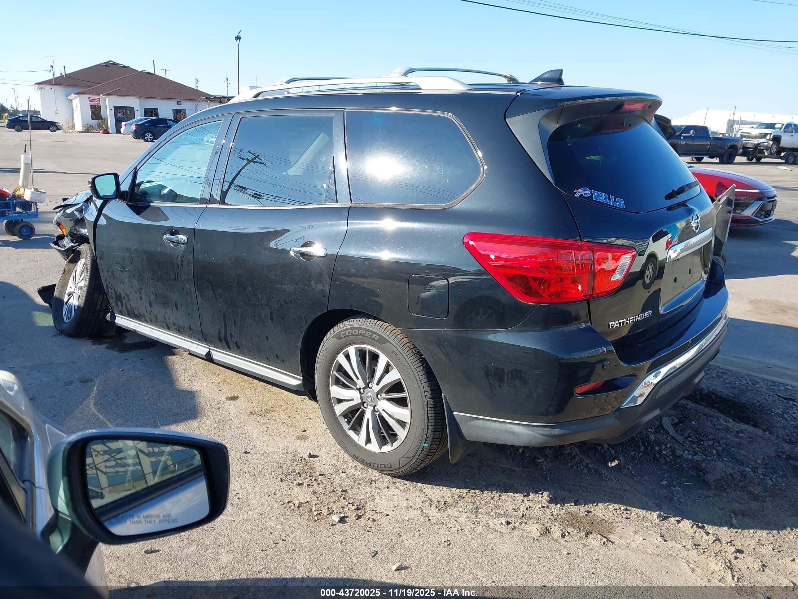 NISSAN PATHFINDER image 3