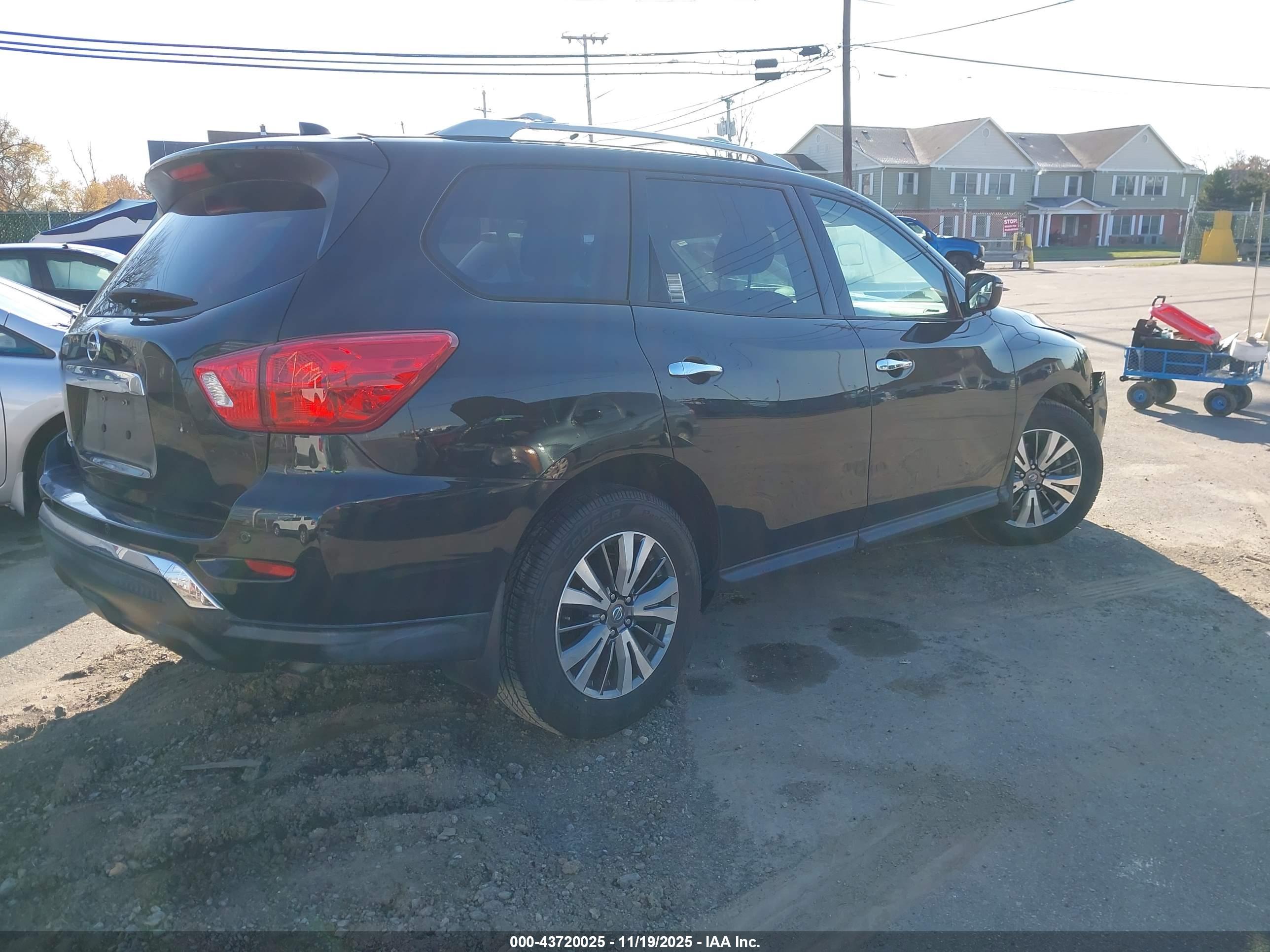 NISSAN PATHFINDER image 4