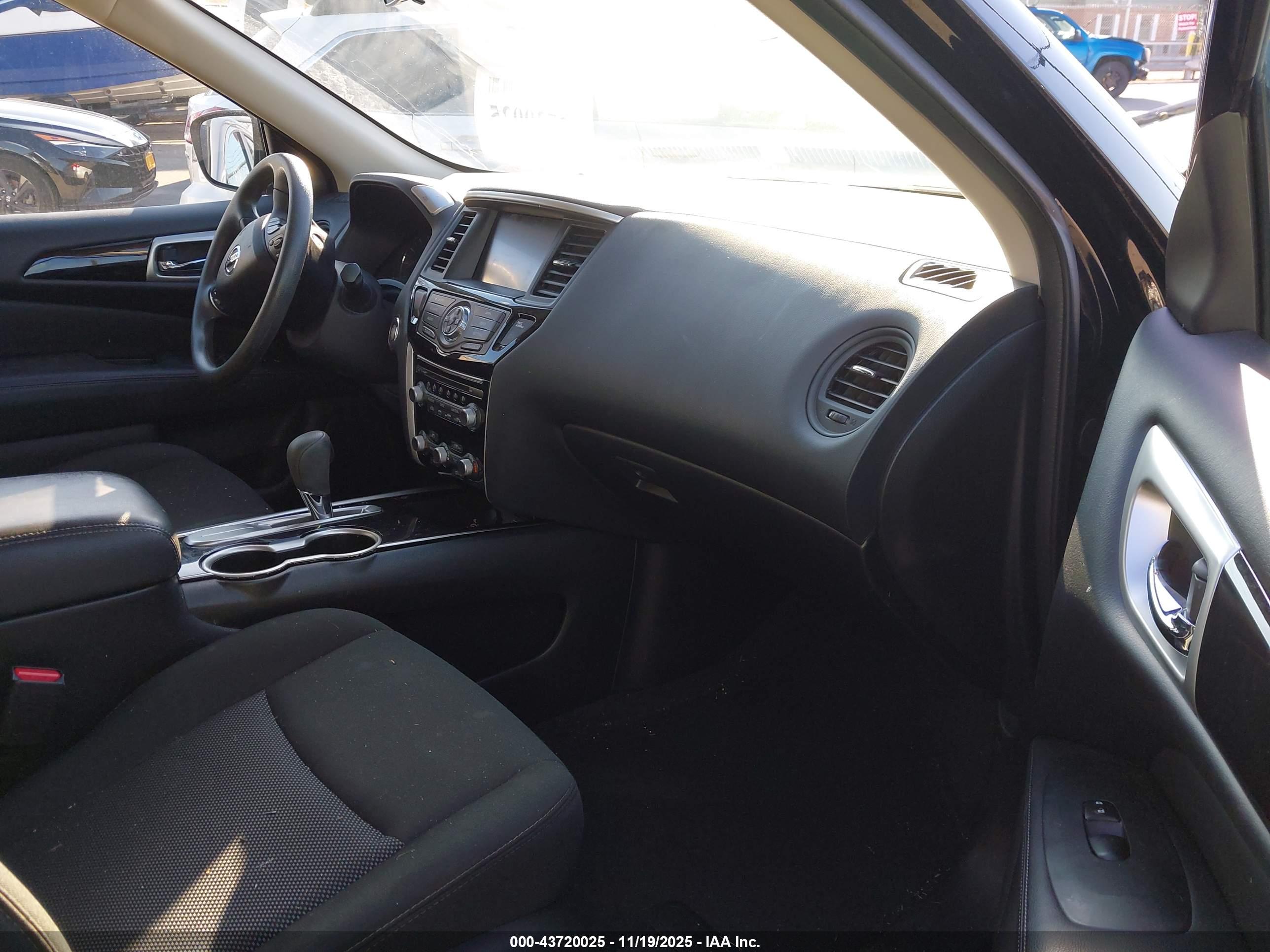 NISSAN PATHFINDER image 5