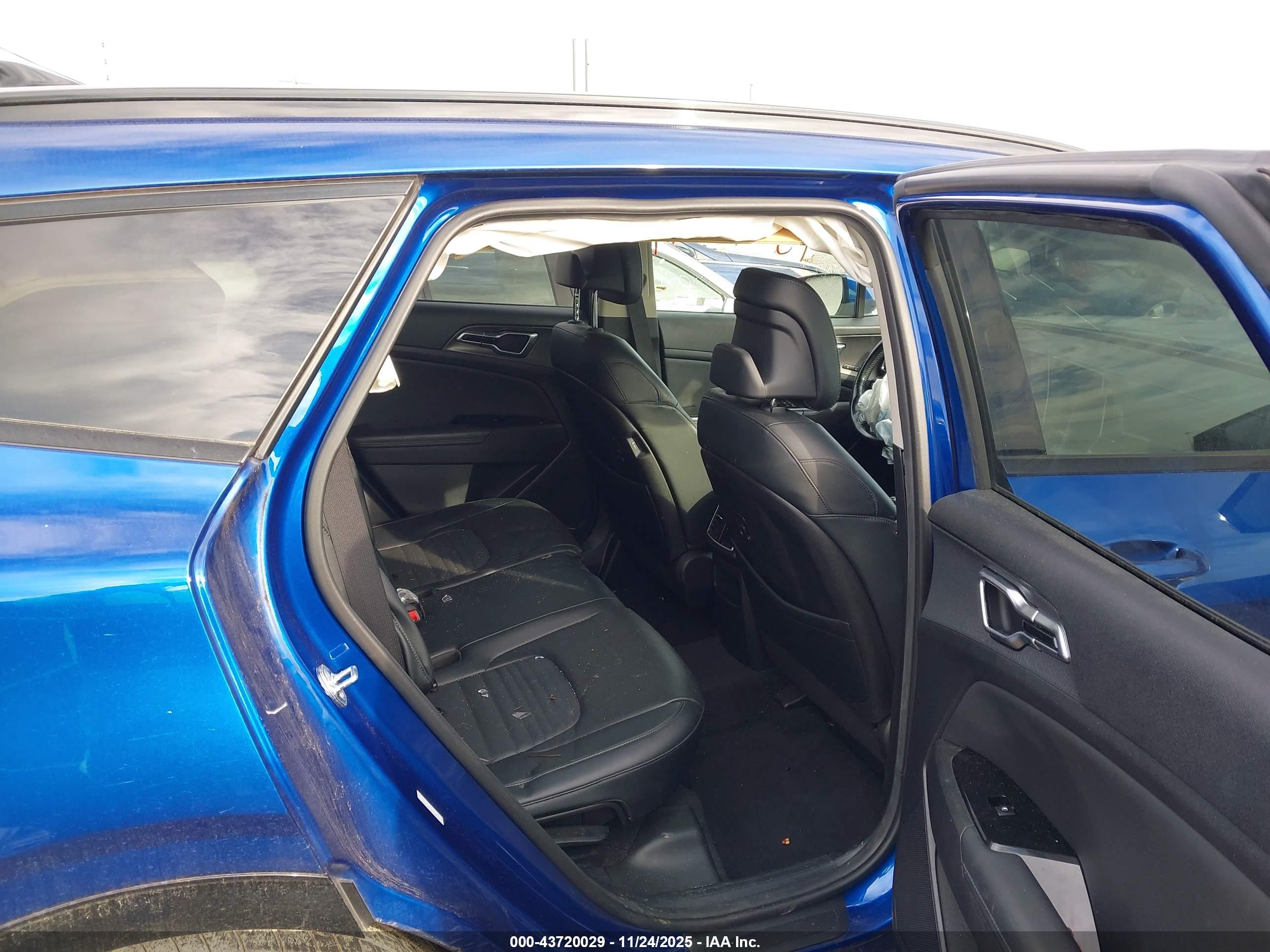 KIA SPORTAGE image 8