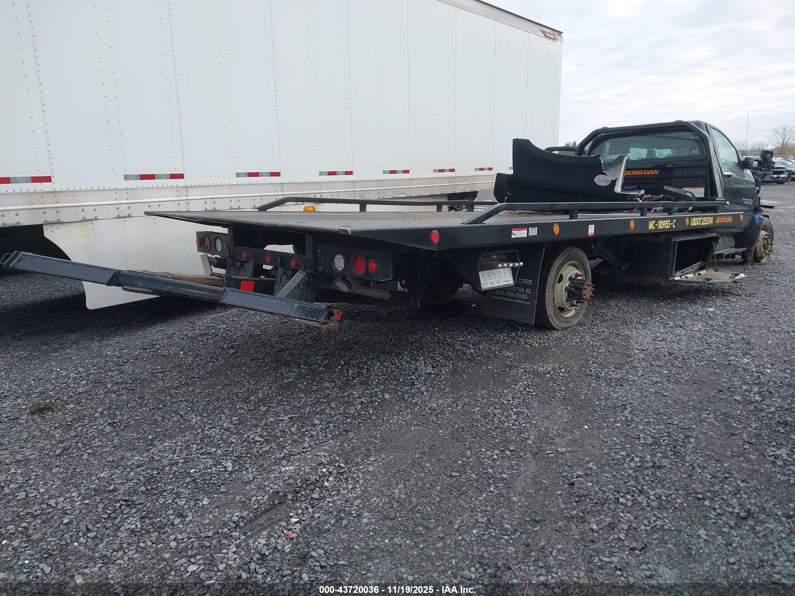 CHEVROLET SILVERADO image 4