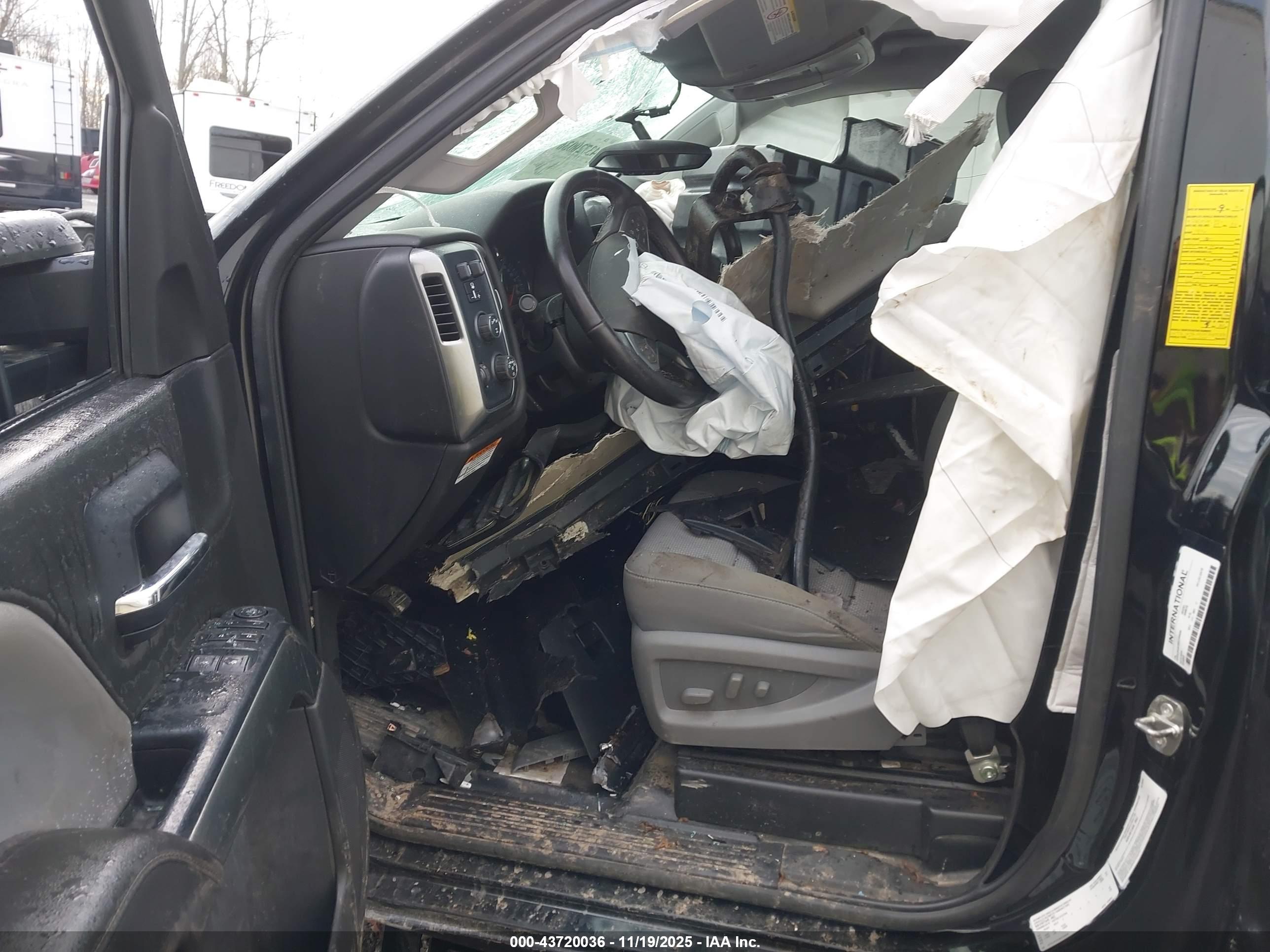 CHEVROLET SILVERADO image 8