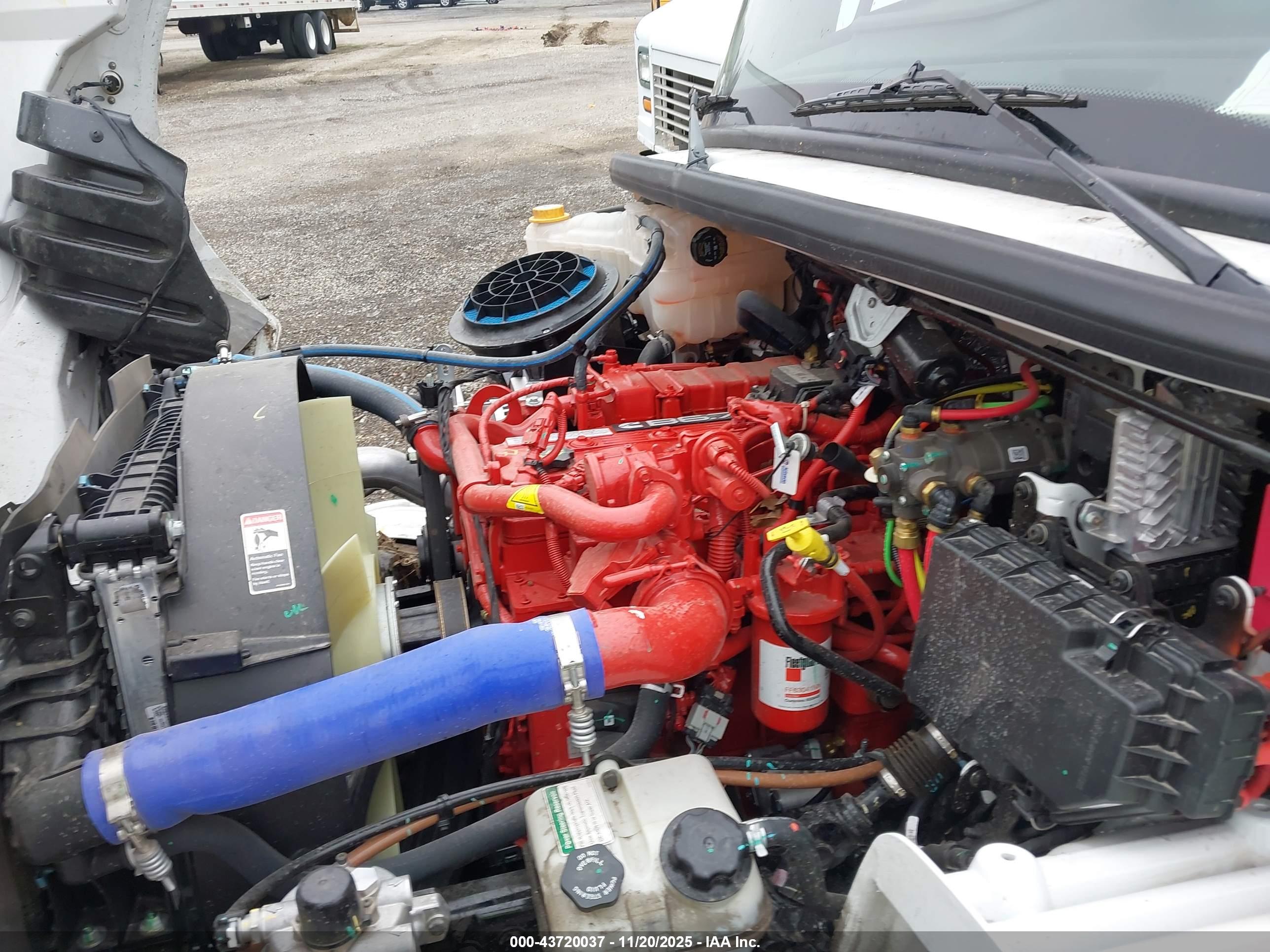 FREIGHTLINER M2 image 10