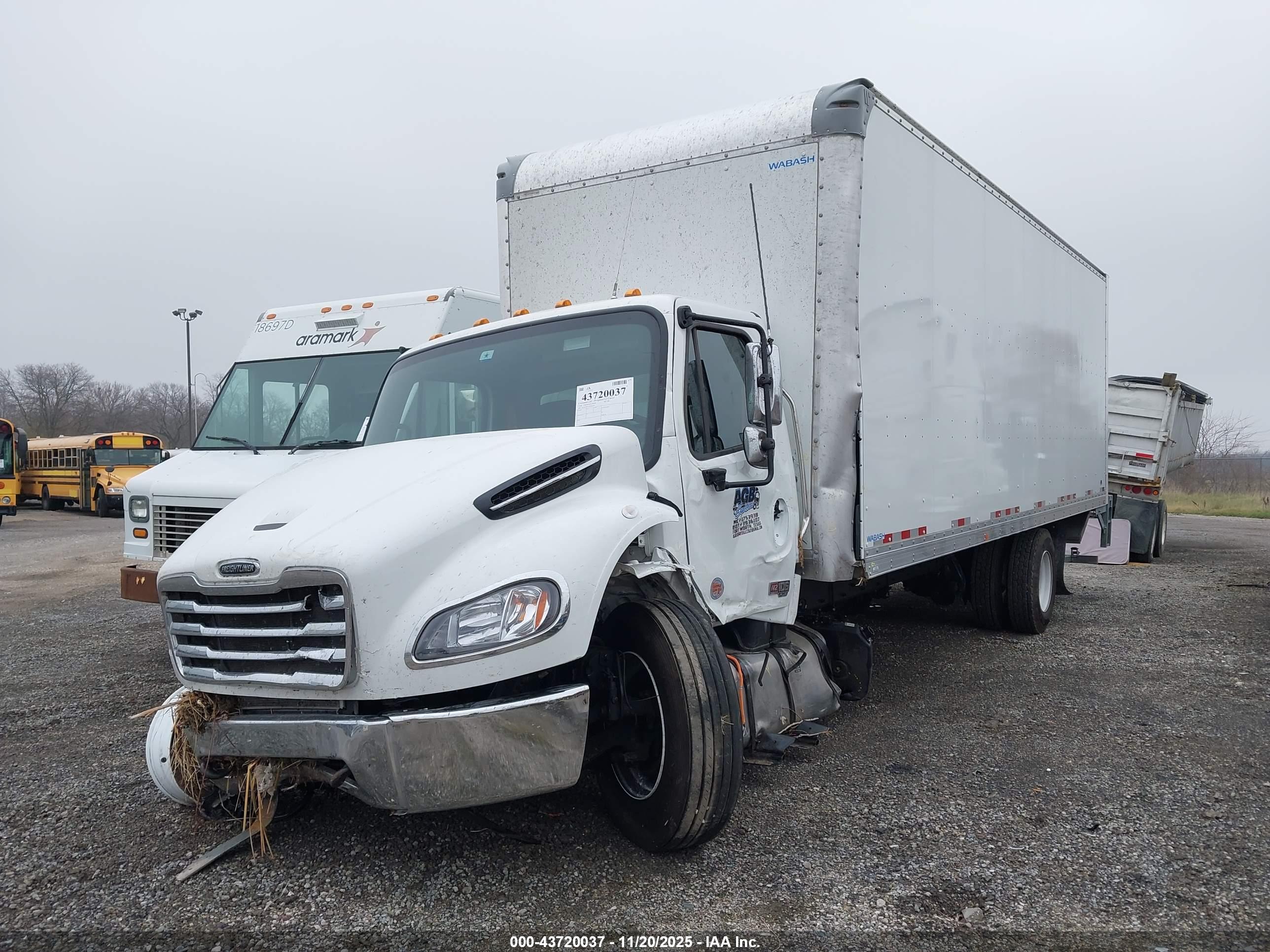 FREIGHTLINER M2 image 2