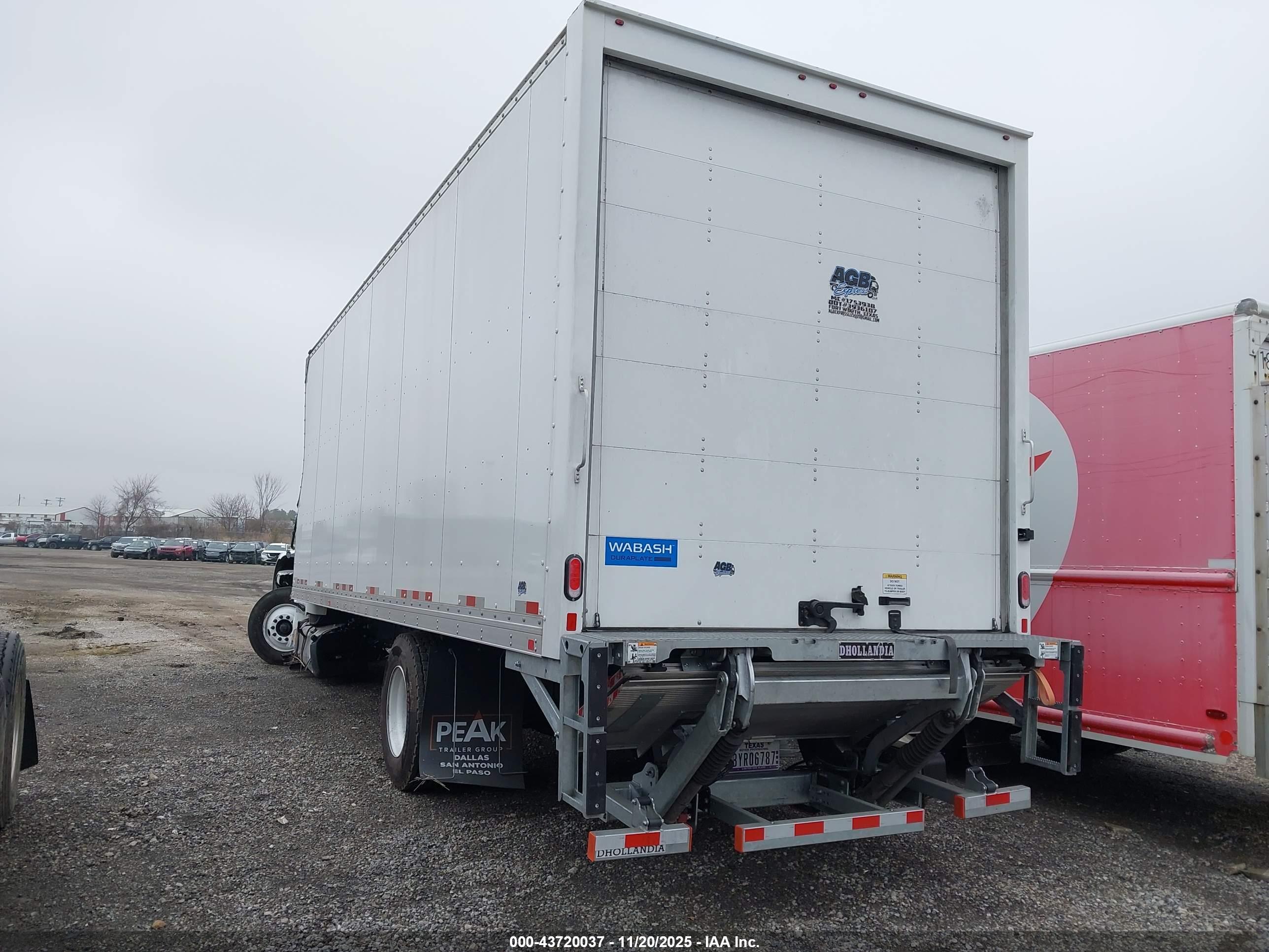 FREIGHTLINER M2 image 3