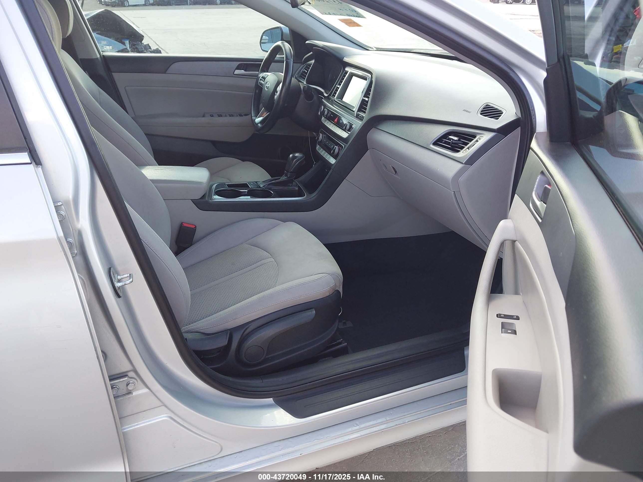 HYUNDAI SONATA image 5