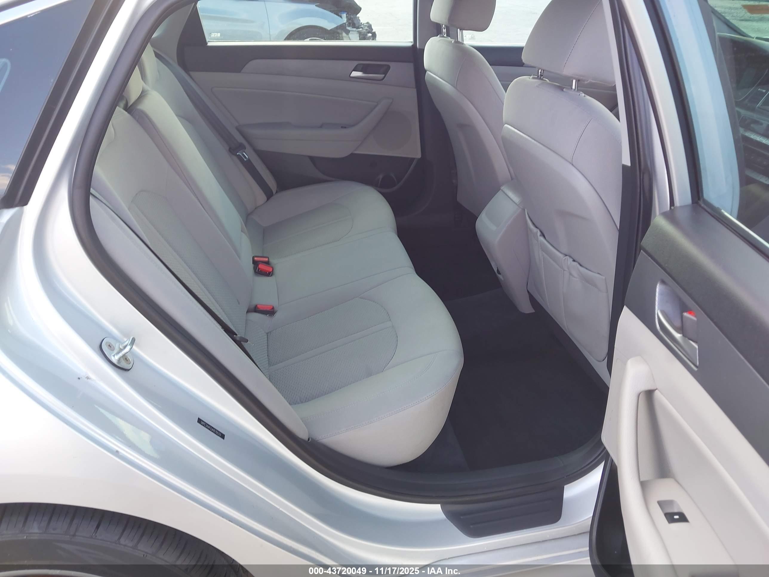HYUNDAI SONATA image 8