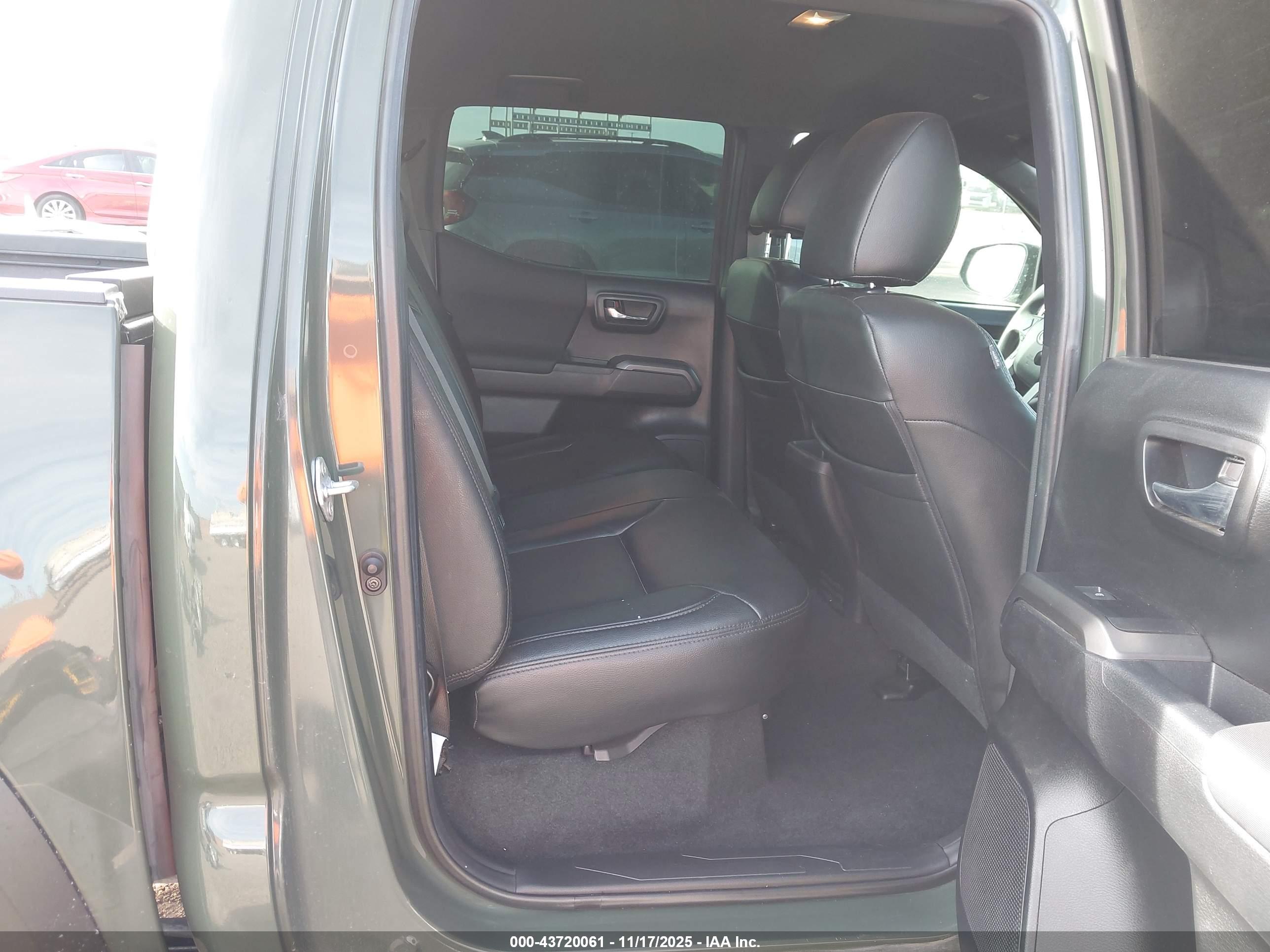 TOYOTA TACOMA image 8