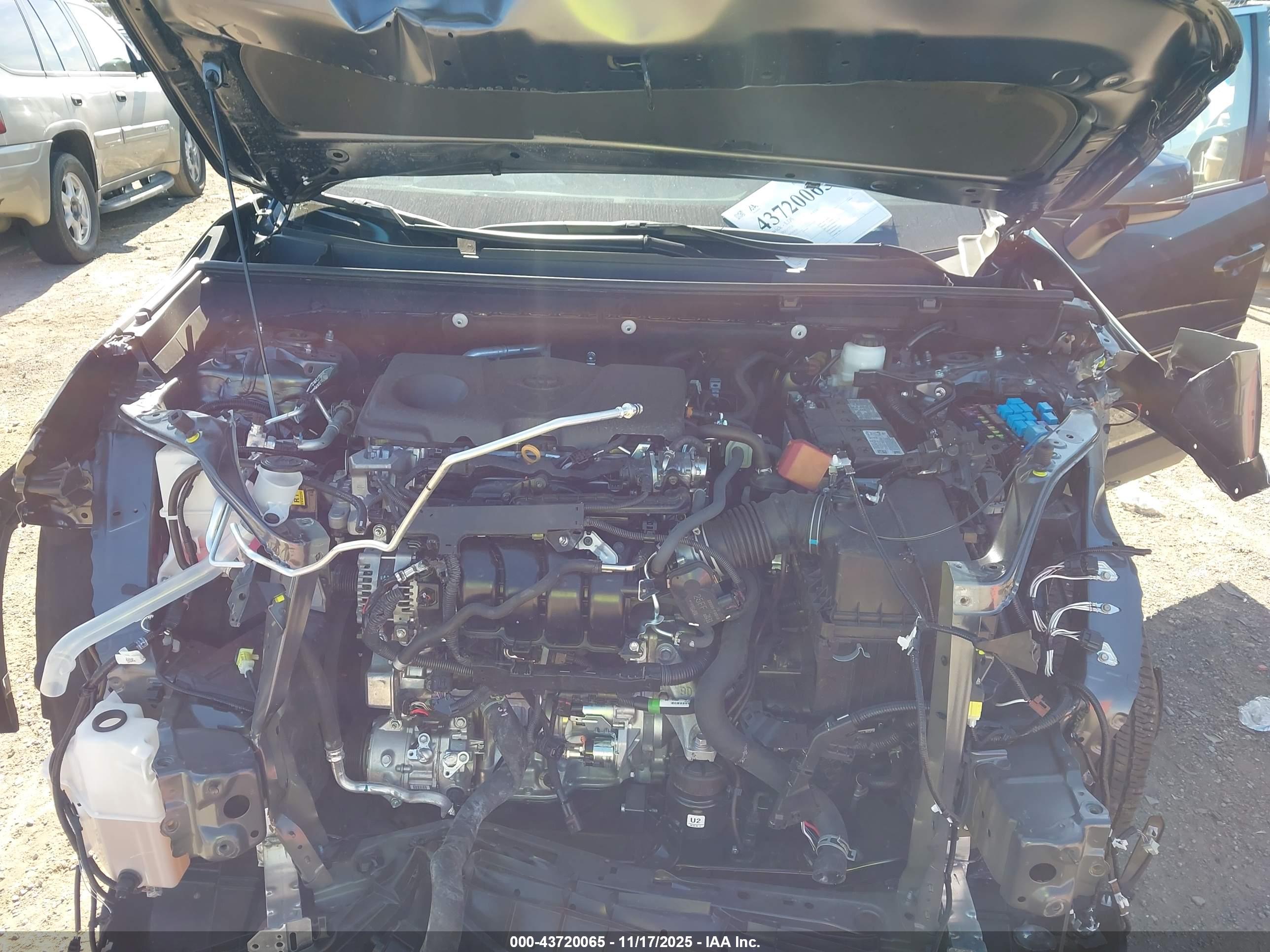 TOYOTA RAV4 image 10