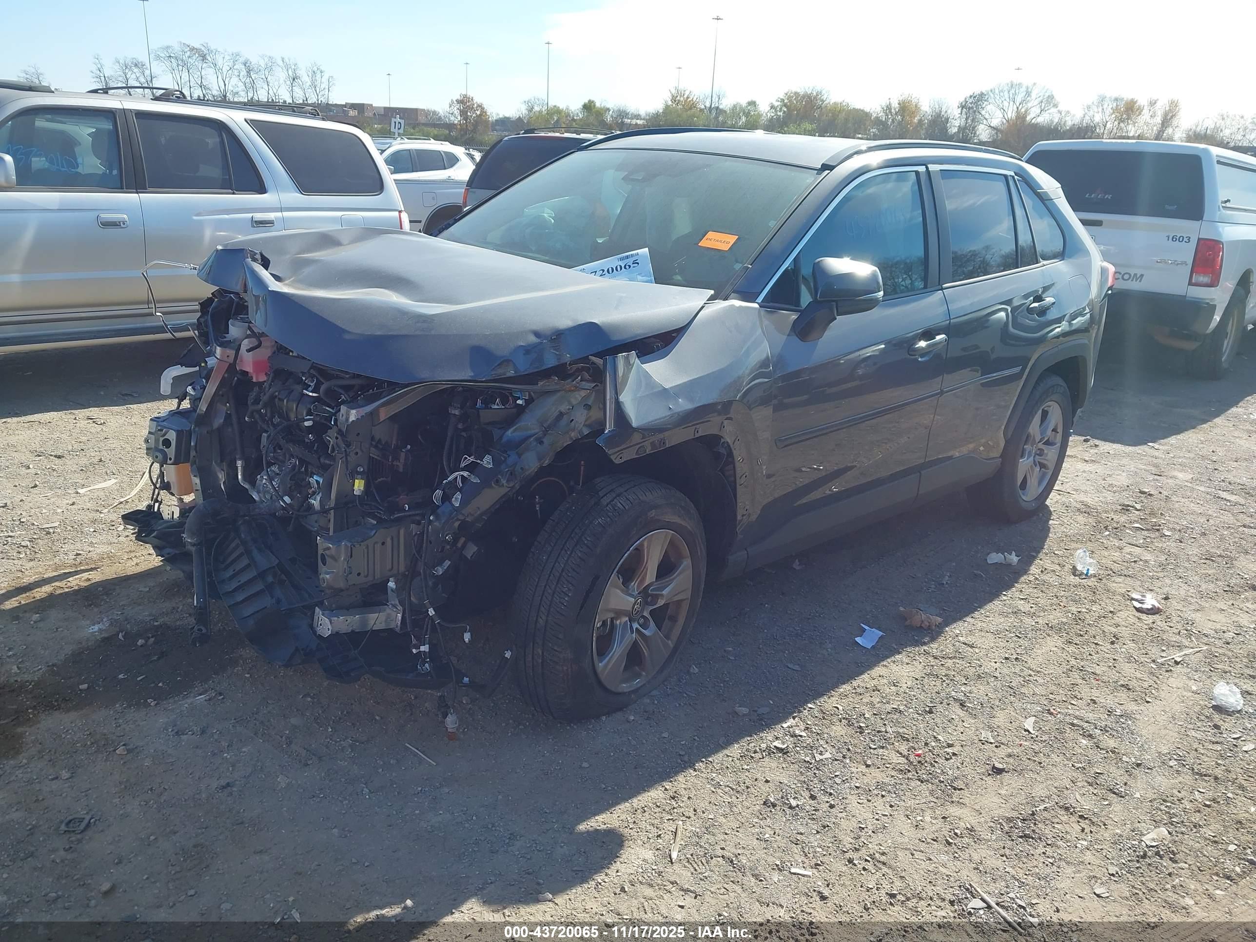 TOYOTA RAV4 image 2