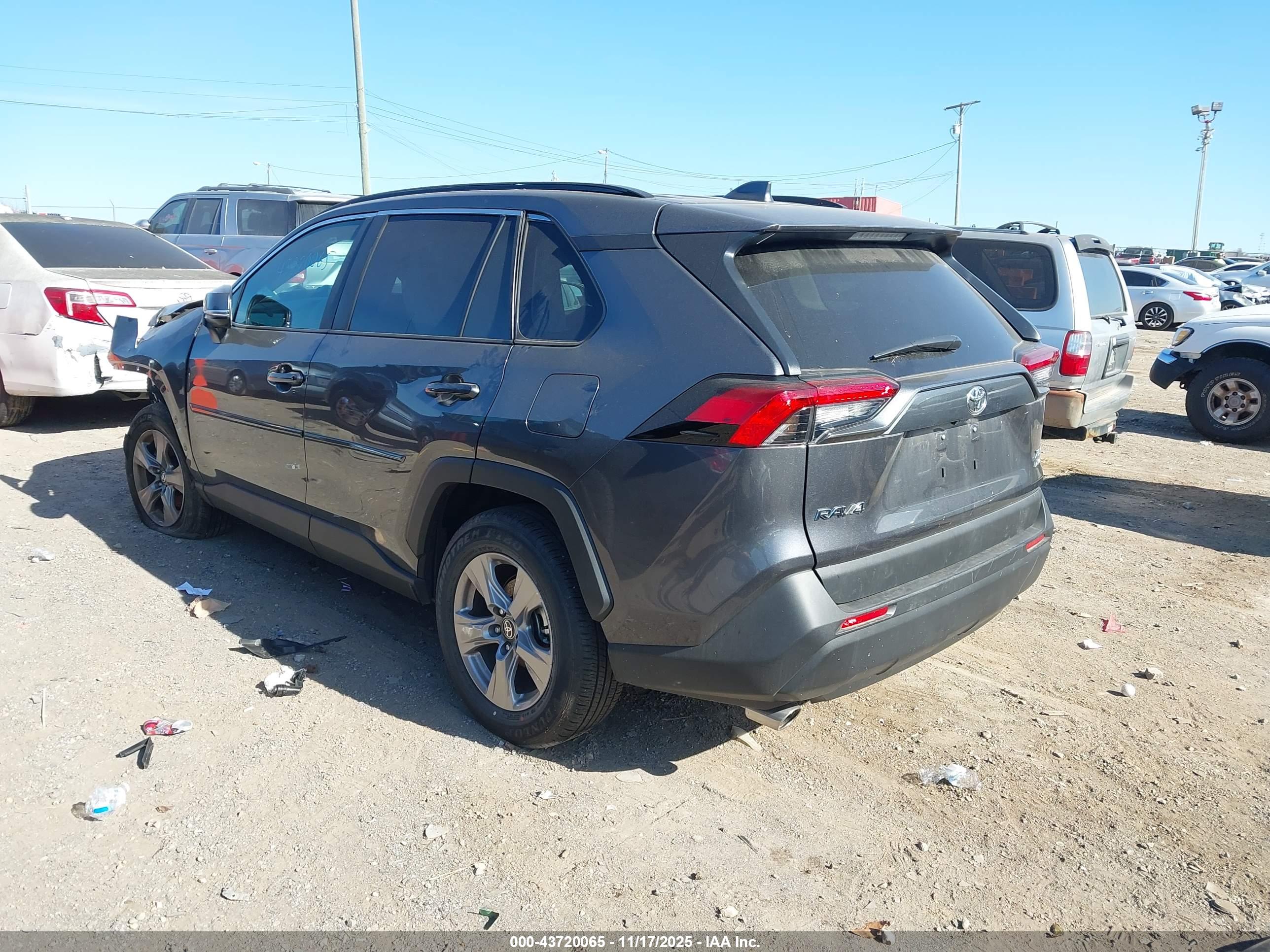TOYOTA RAV4 image 3