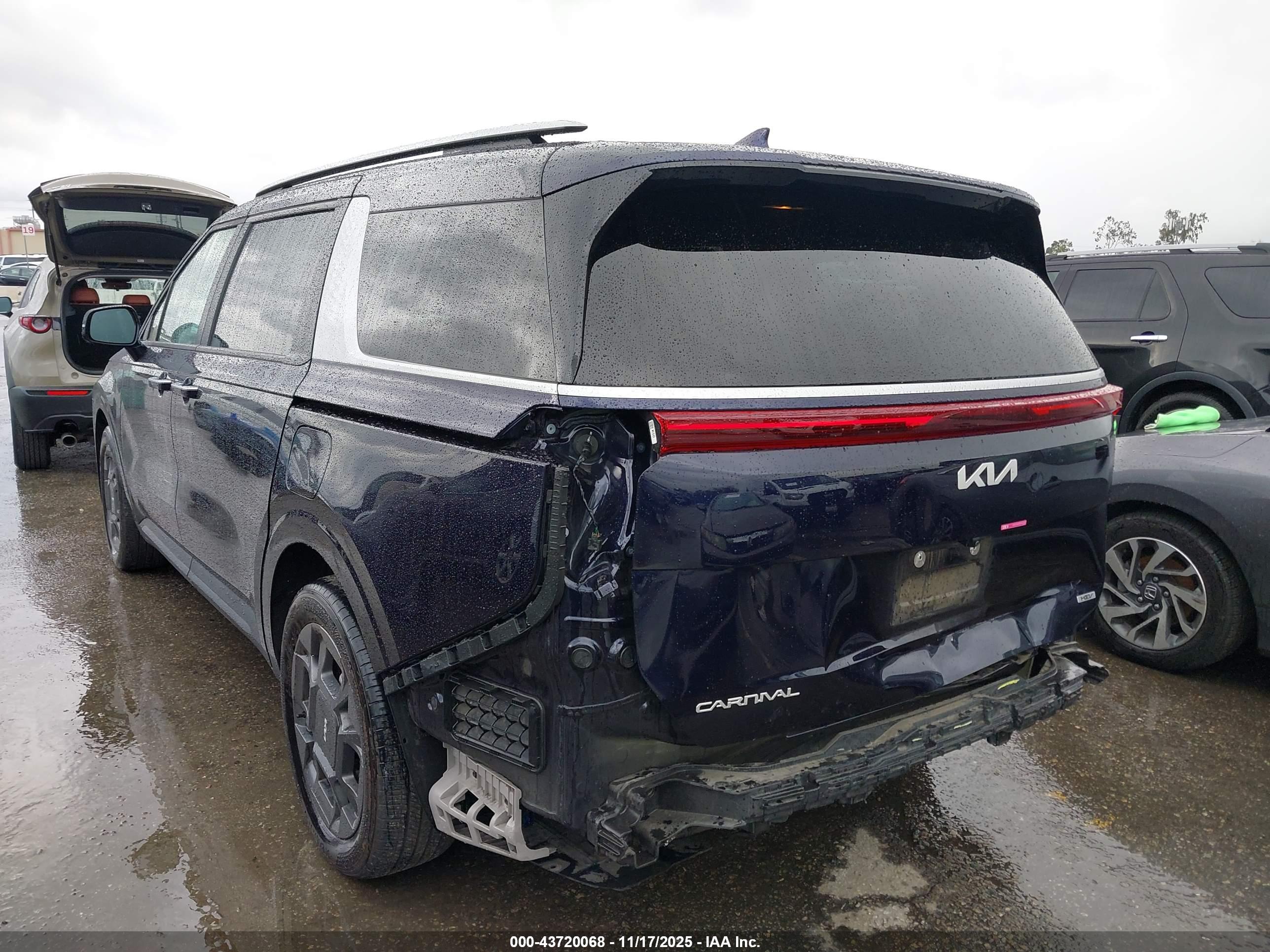 KIA CARNIVAL image 3