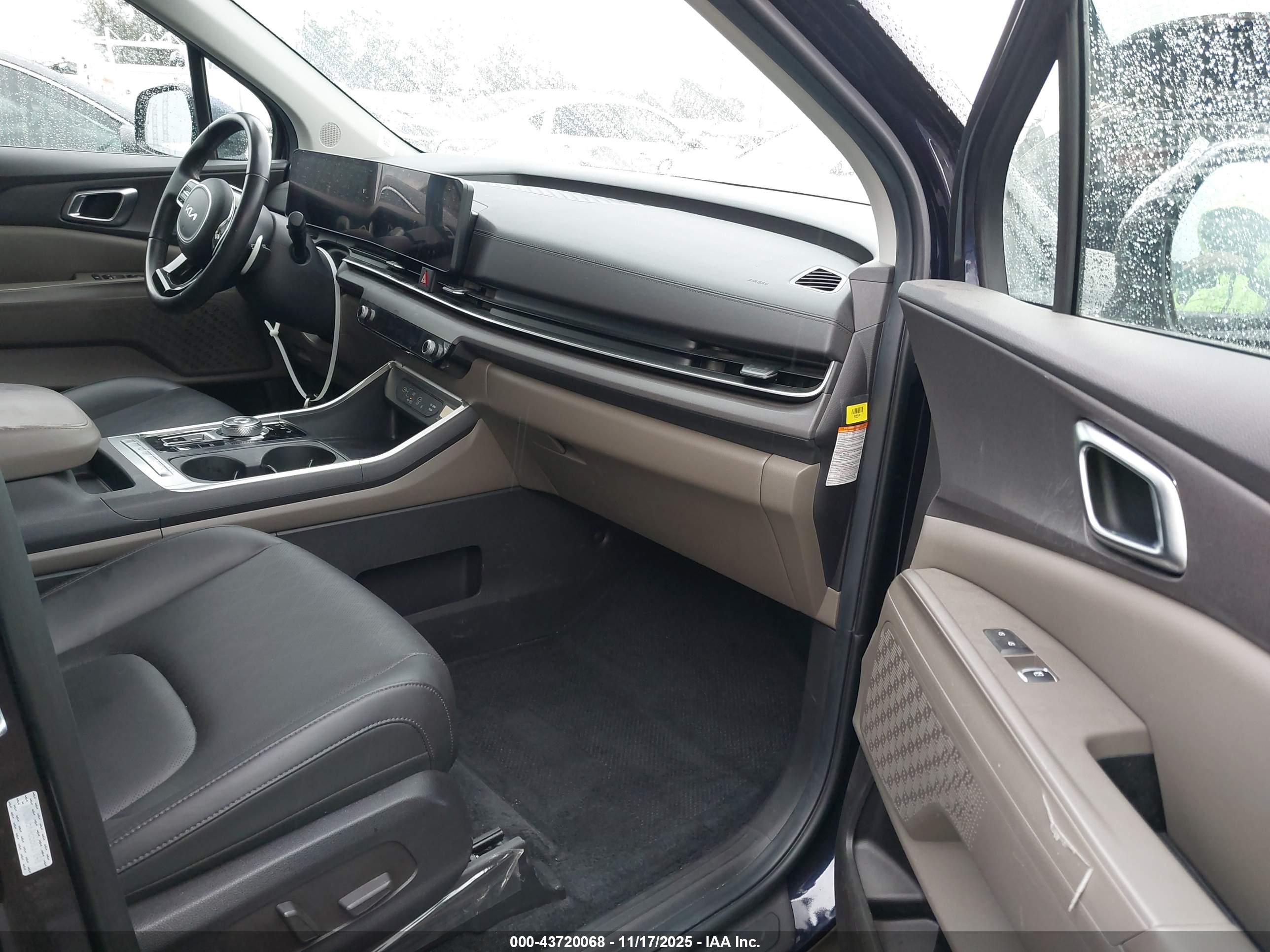 KIA CARNIVAL image 5