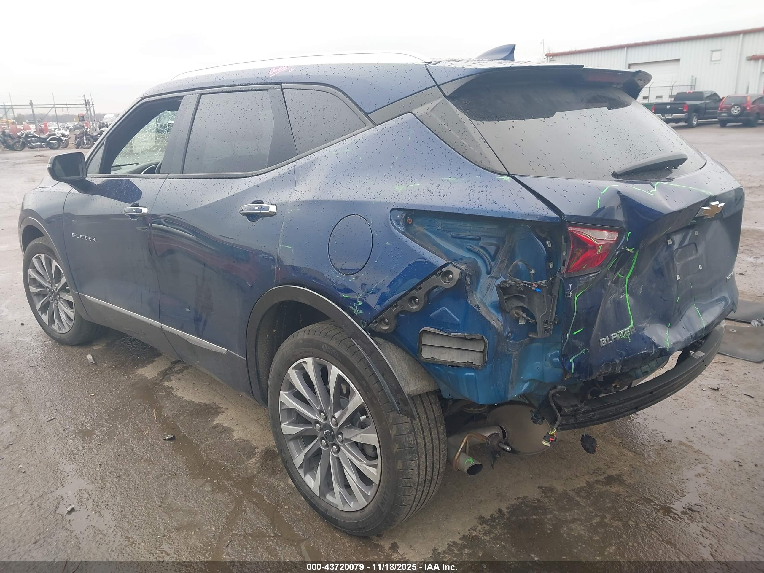 CHEVROLET BLAZER image 3