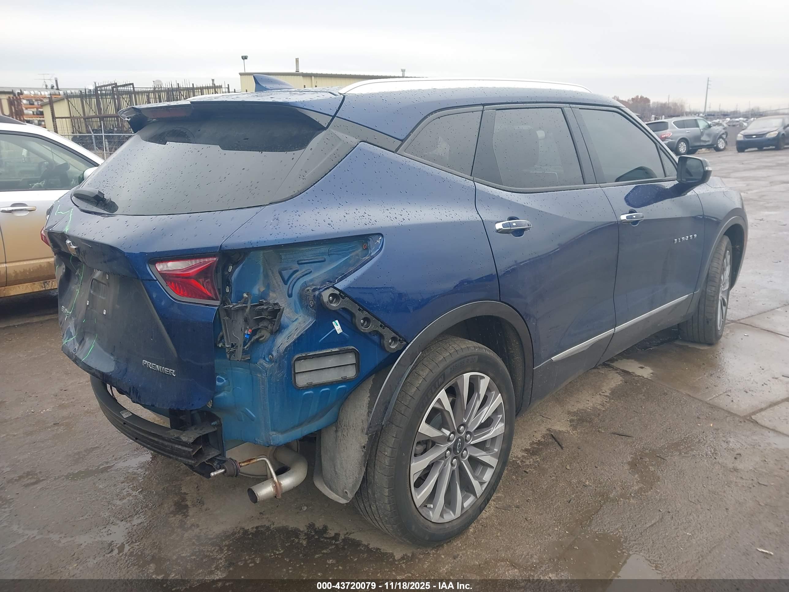CHEVROLET BLAZER image 4