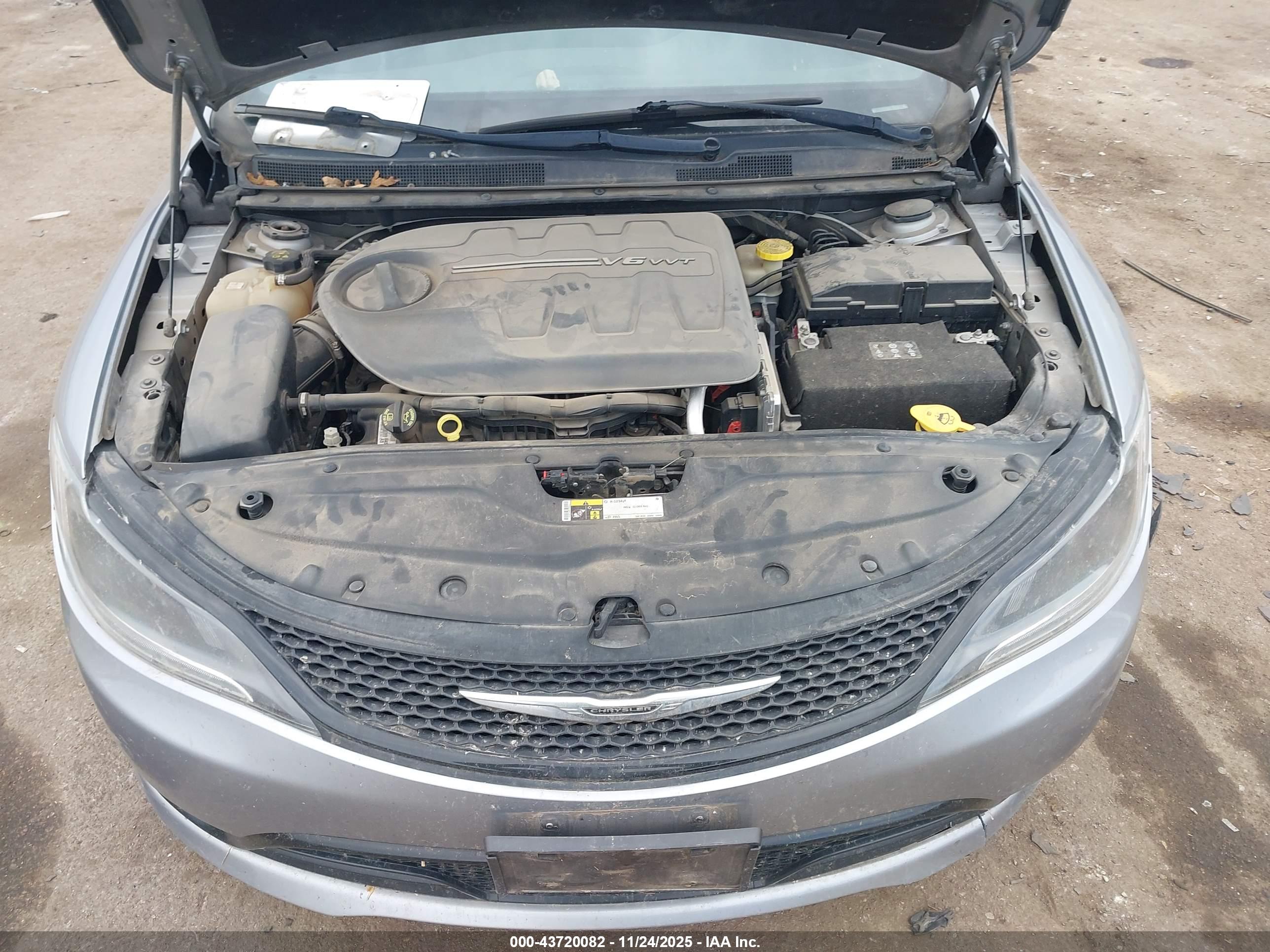 CHRYSLER 200 image 10