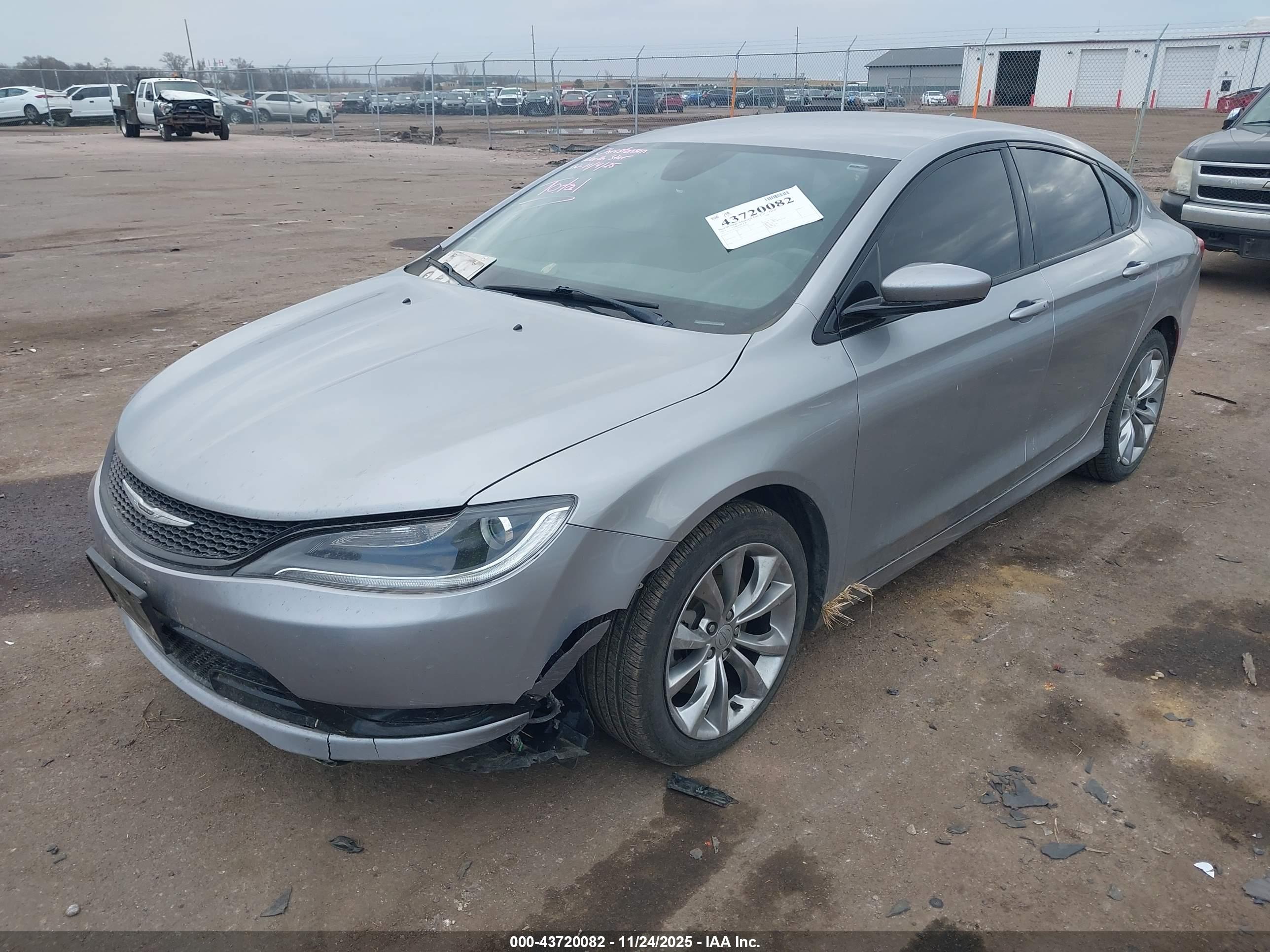 CHRYSLER 200 image 2
