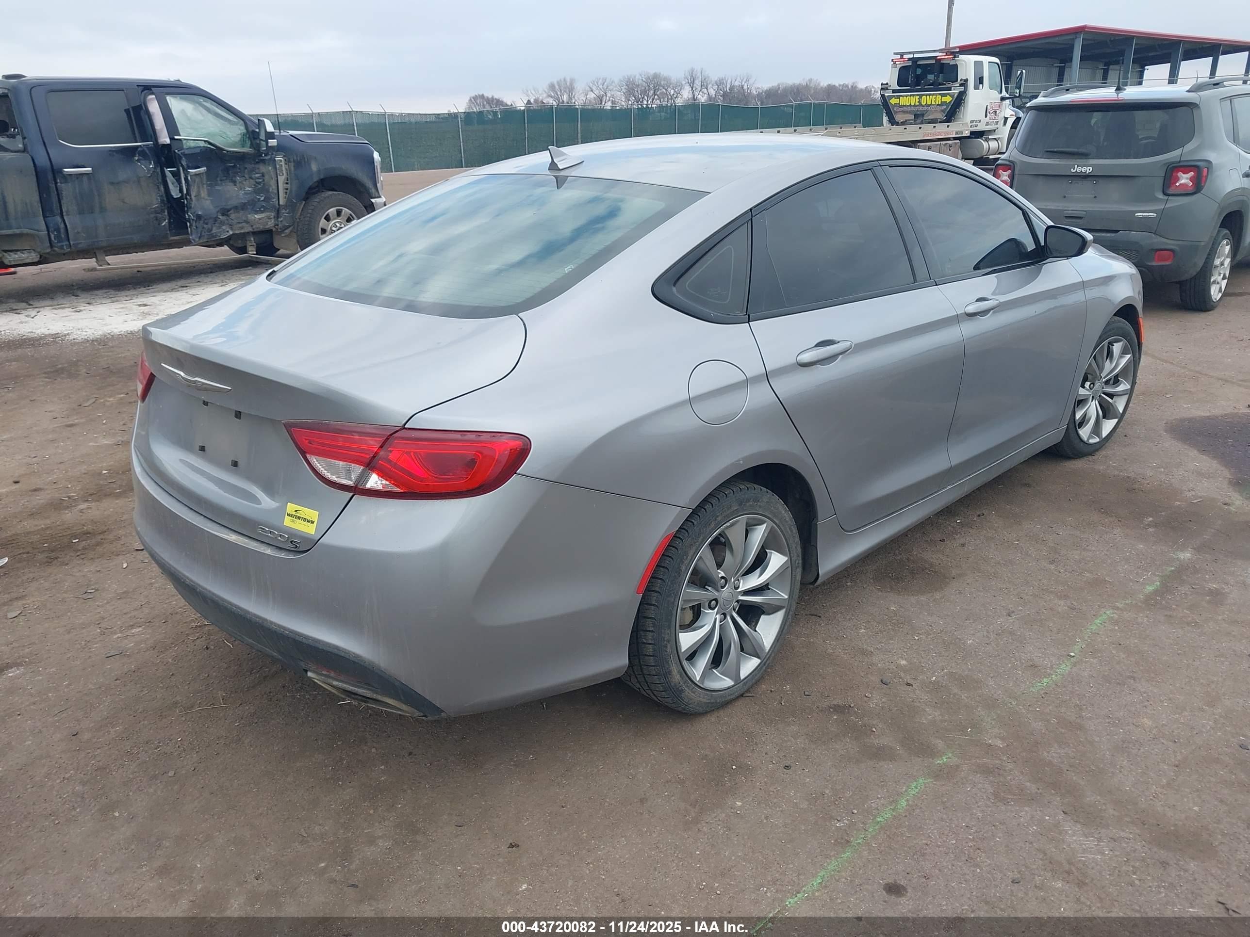 CHRYSLER 200 image 4