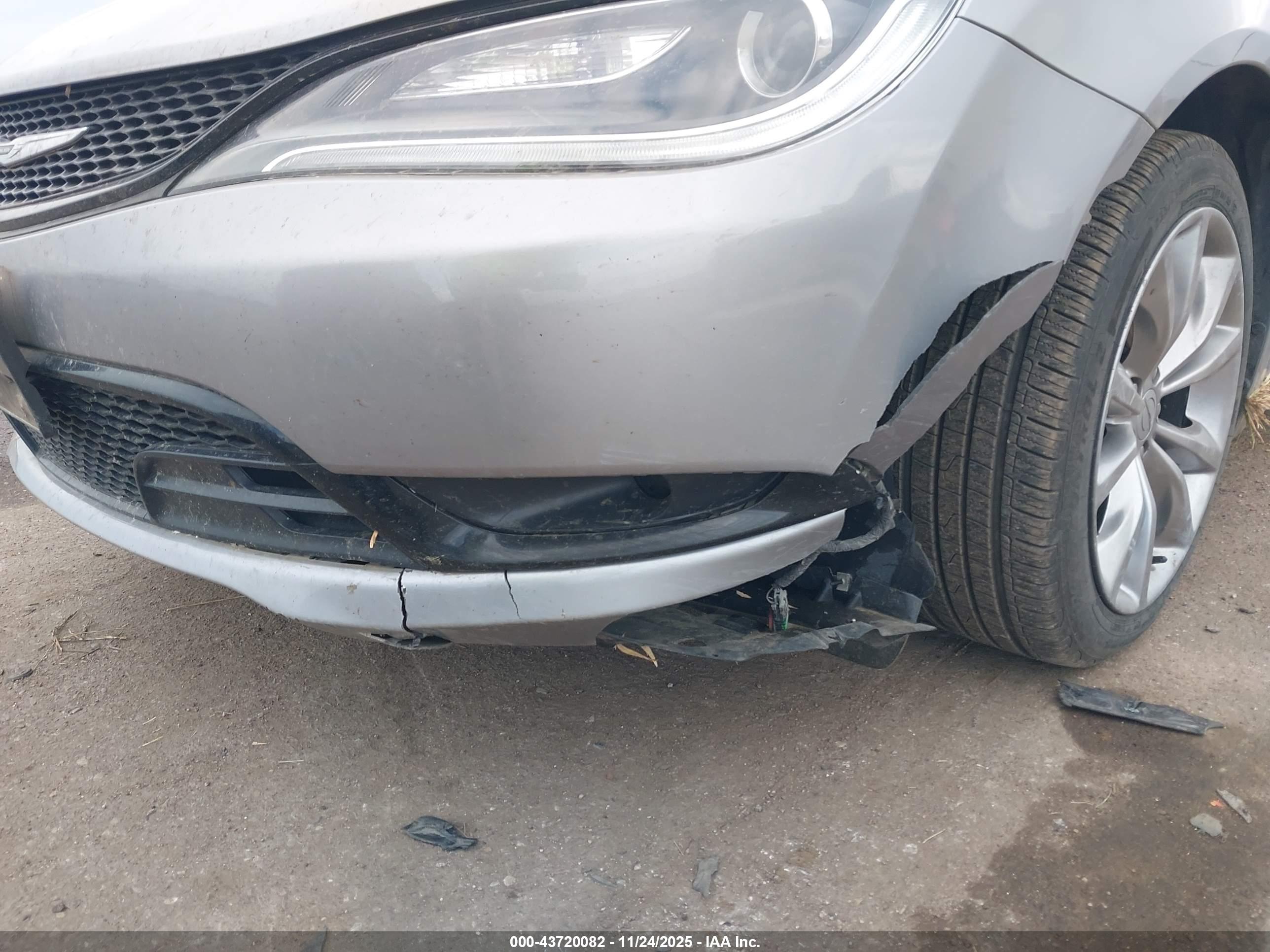 CHRYSLER 200 image 6