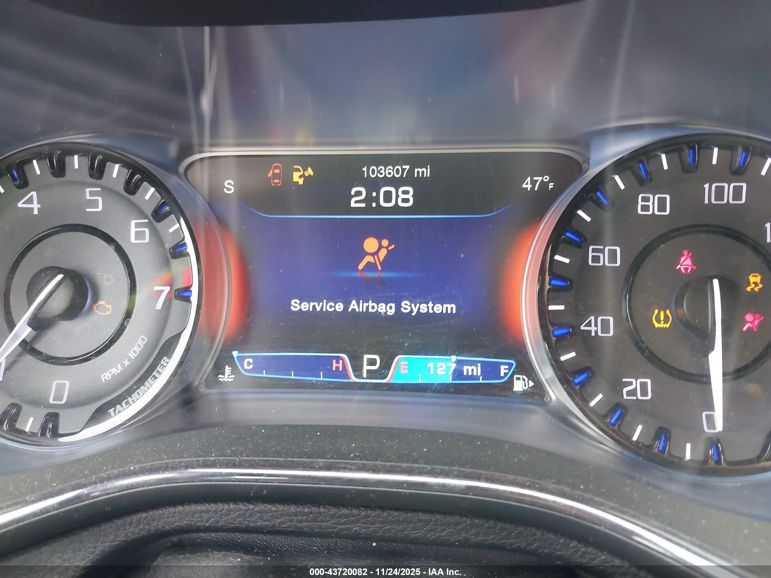 CHRYSLER 200 image 7