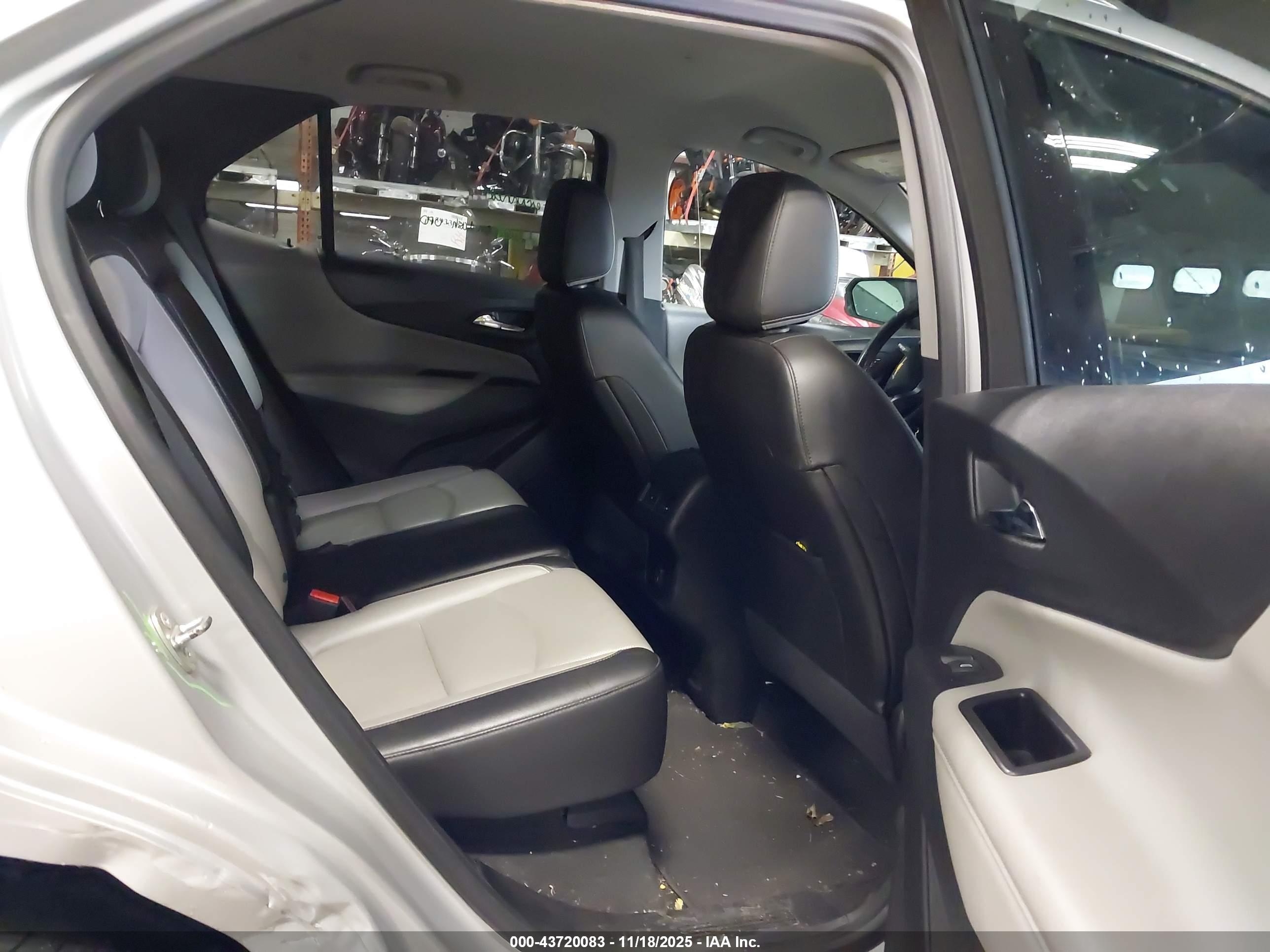 CHEVROLET EQUINOX image 8