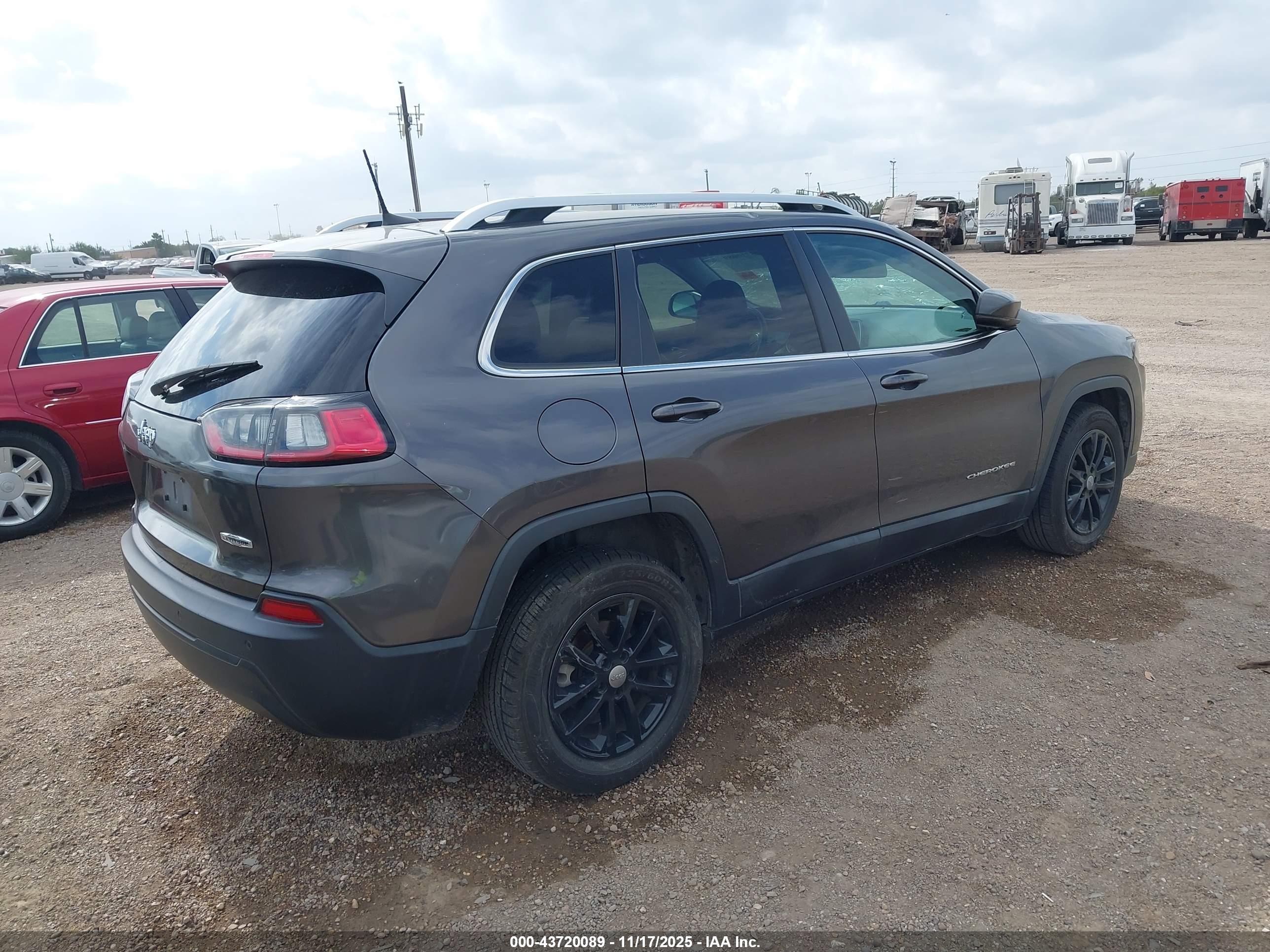 JEEP CHEROKEE image 4