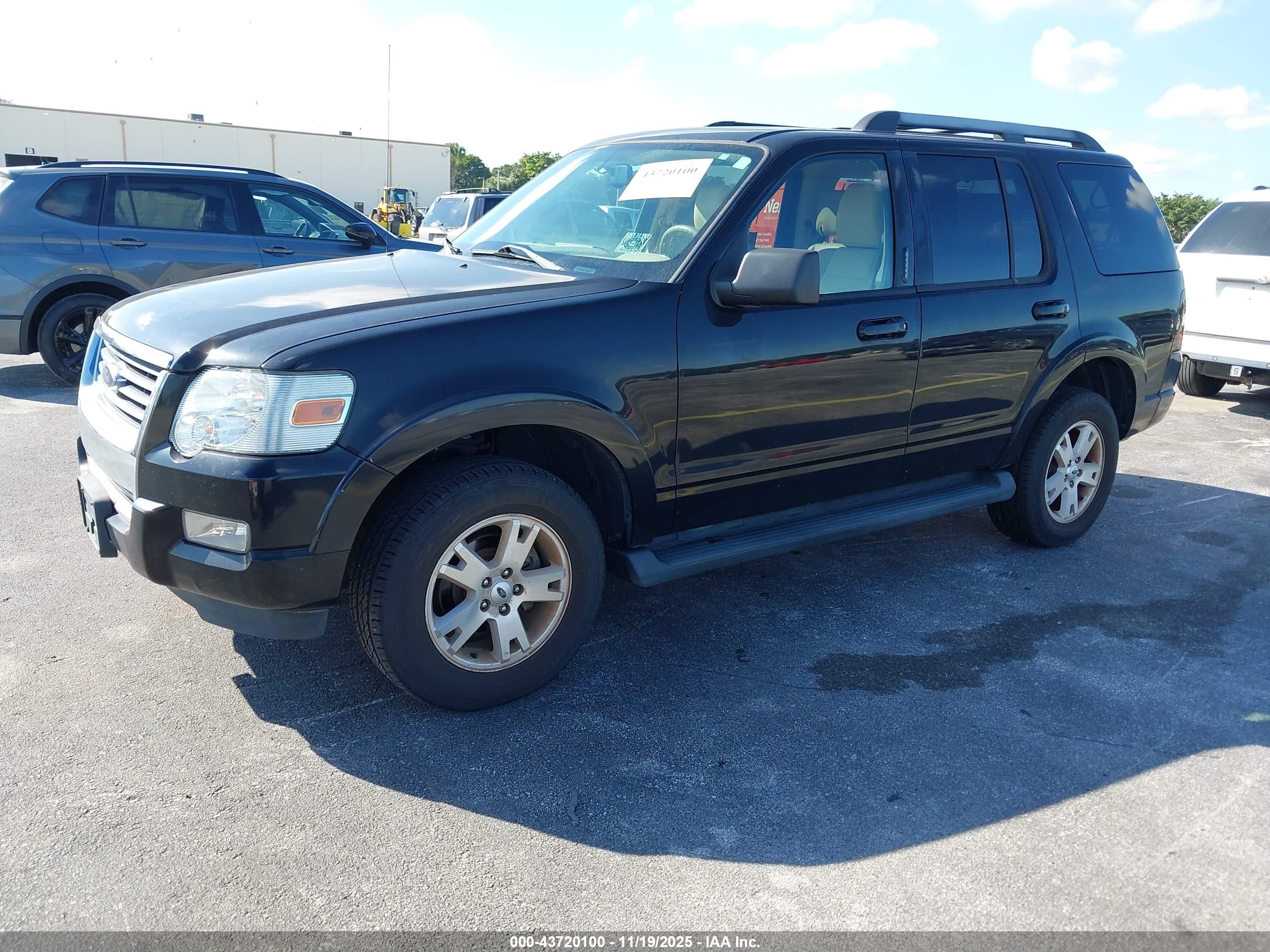FORD EXPLORER image 2