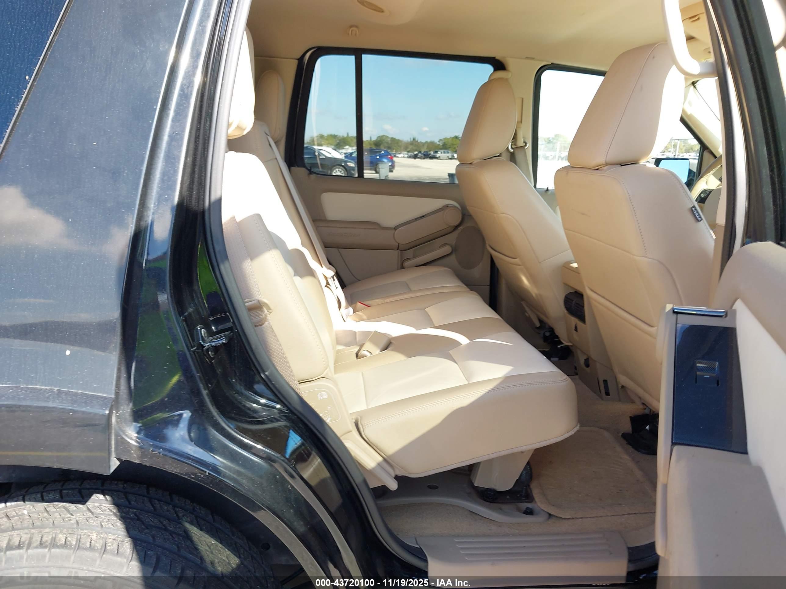 FORD EXPLORER image 8