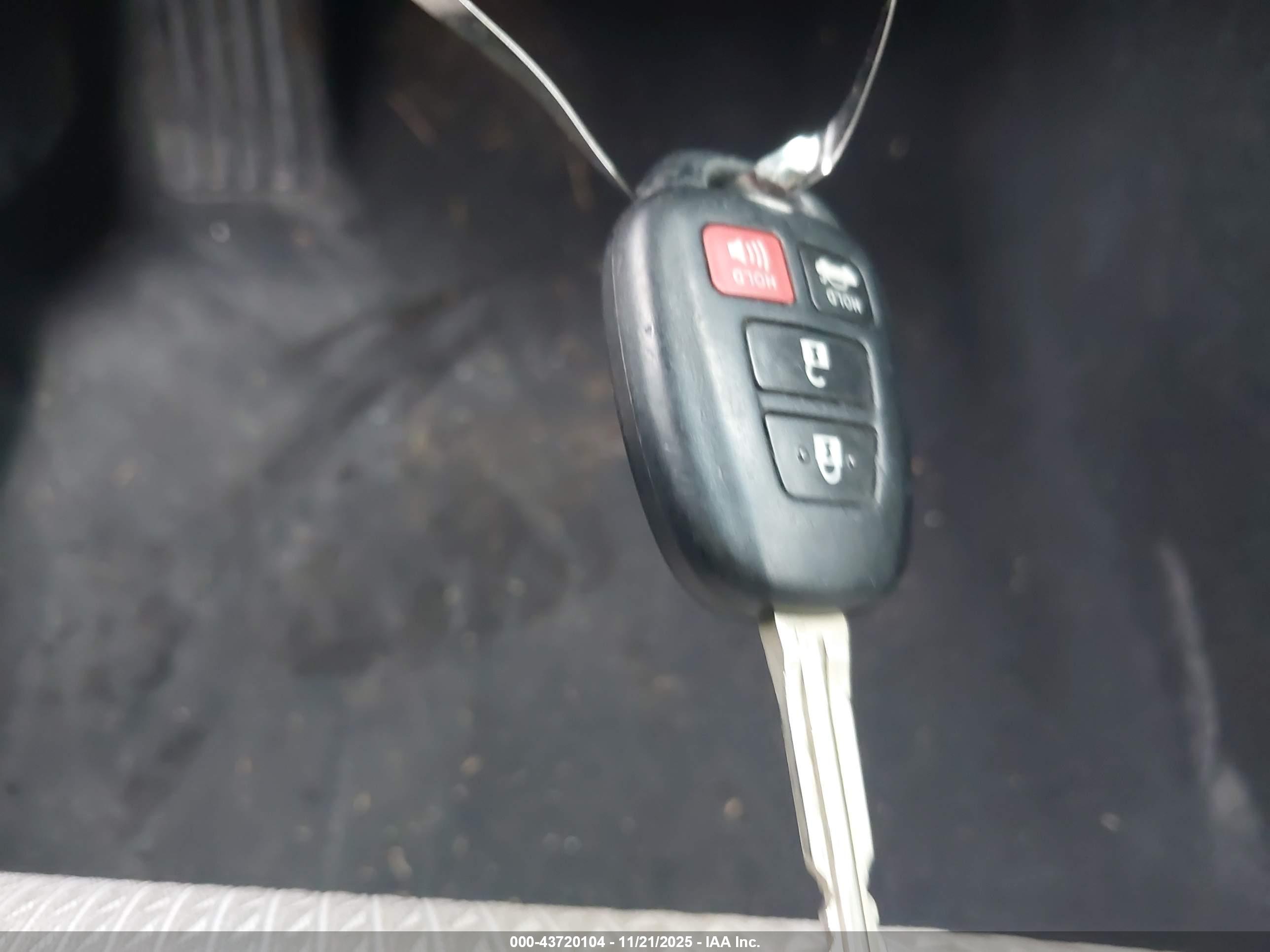 TOYOTA CAMRY image 11