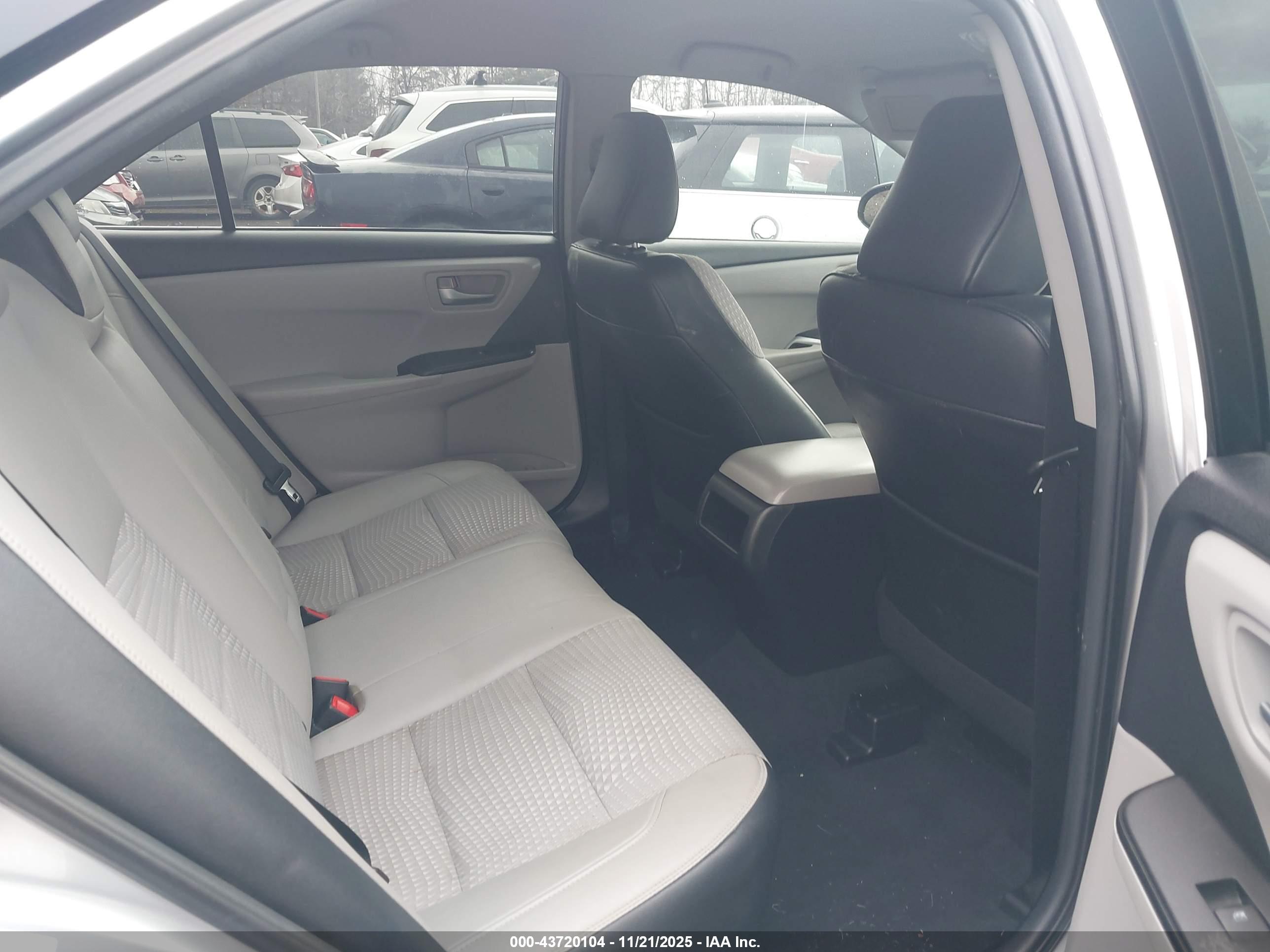 TOYOTA CAMRY image 8