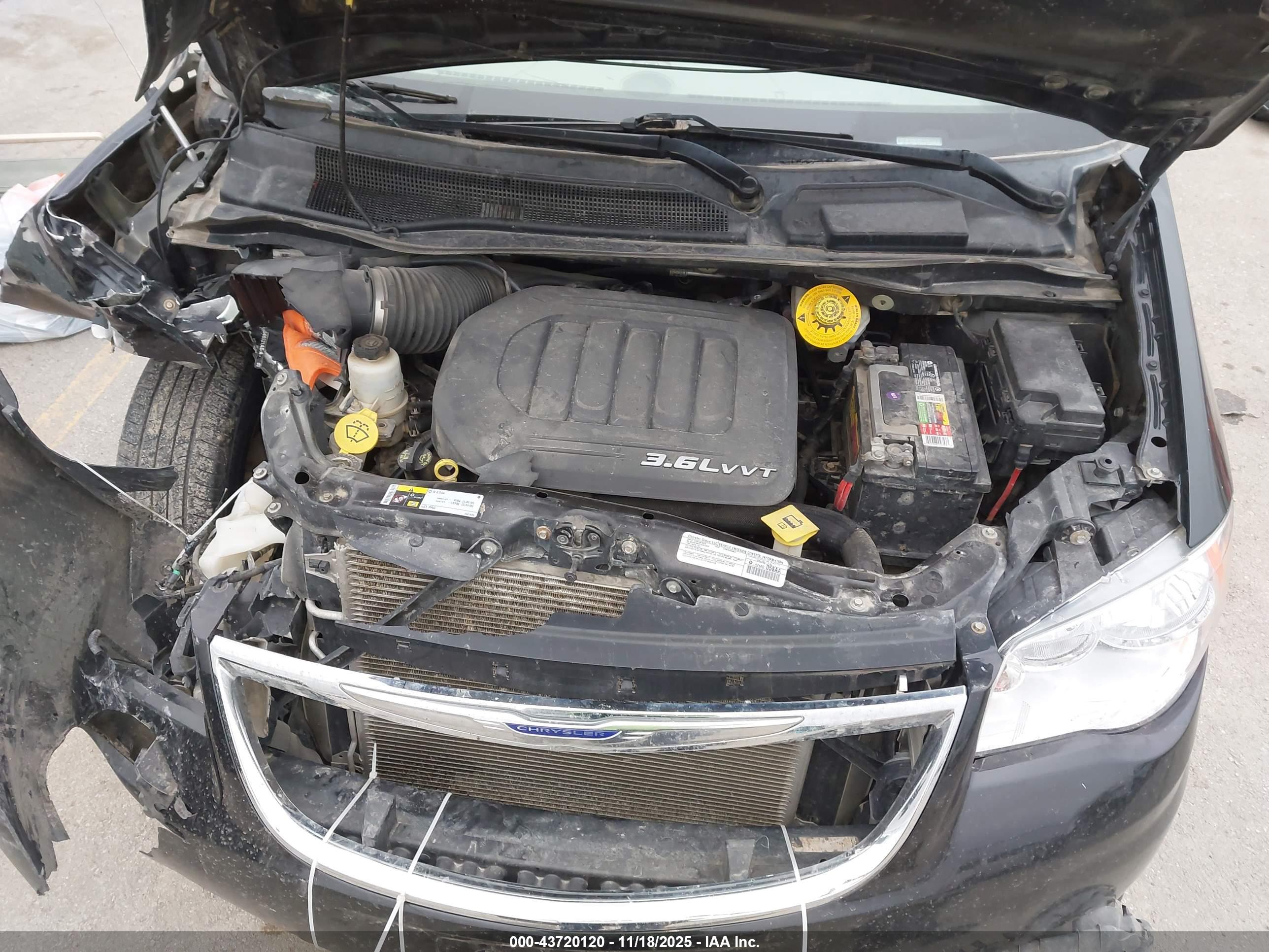 CHRYSLER TOWN image 10