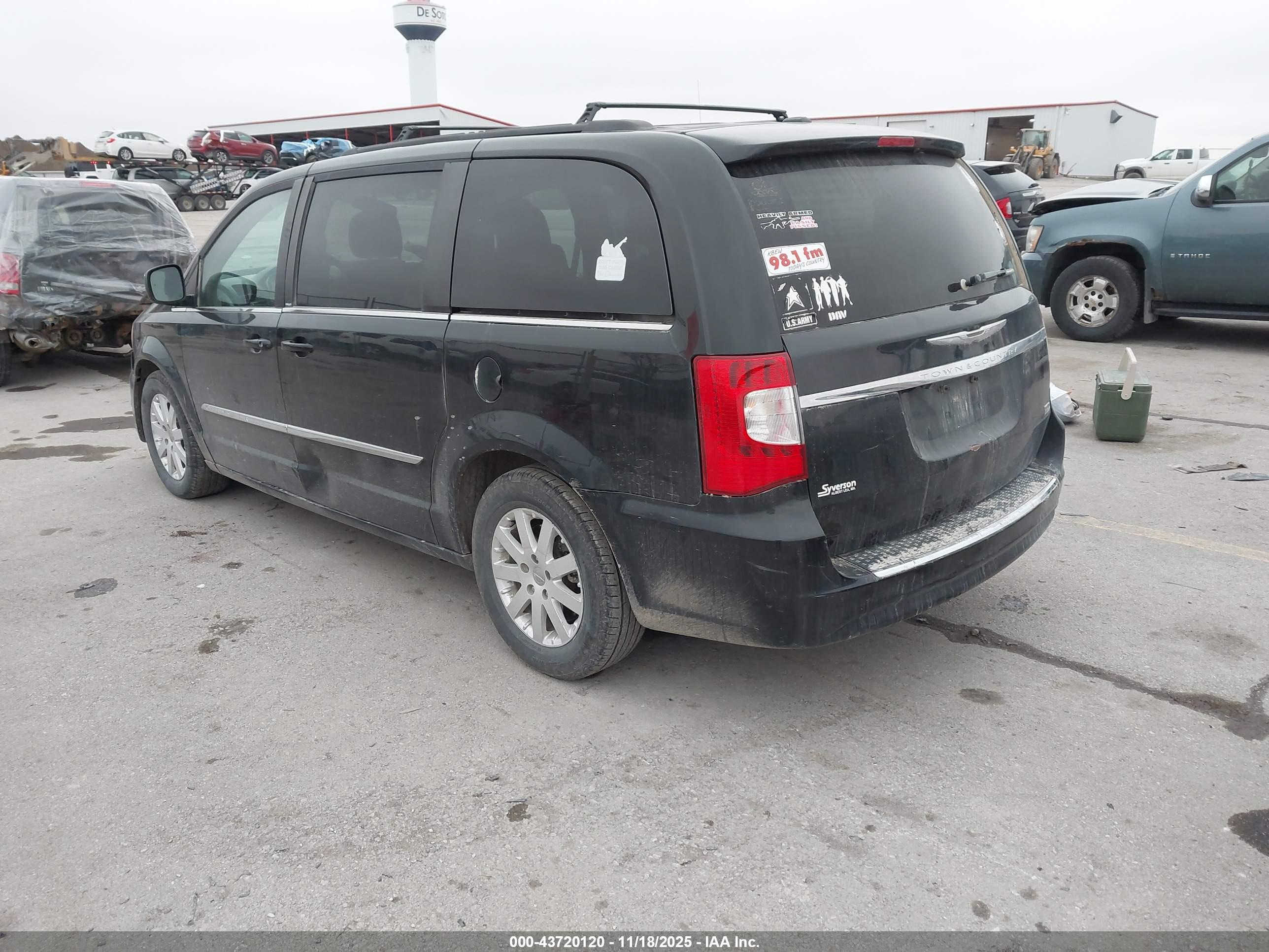 CHRYSLER TOWN image 3