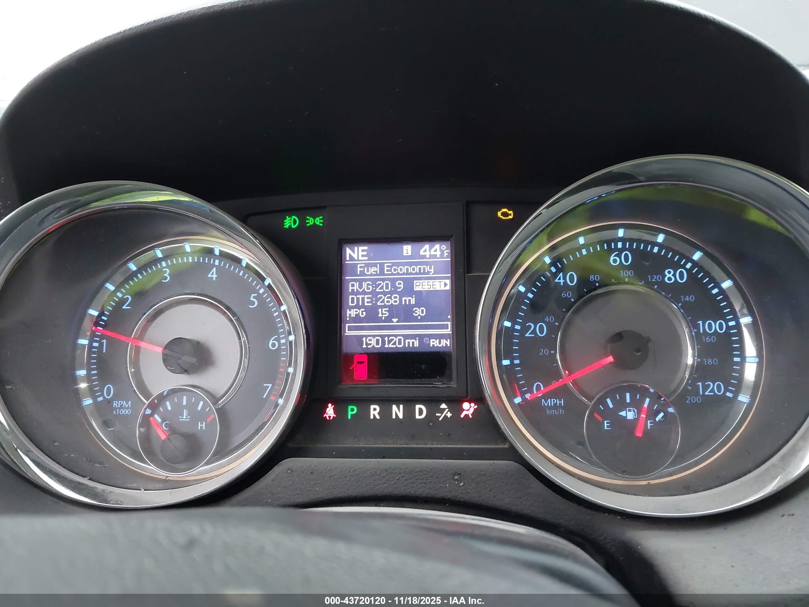 CHRYSLER TOWN image 7