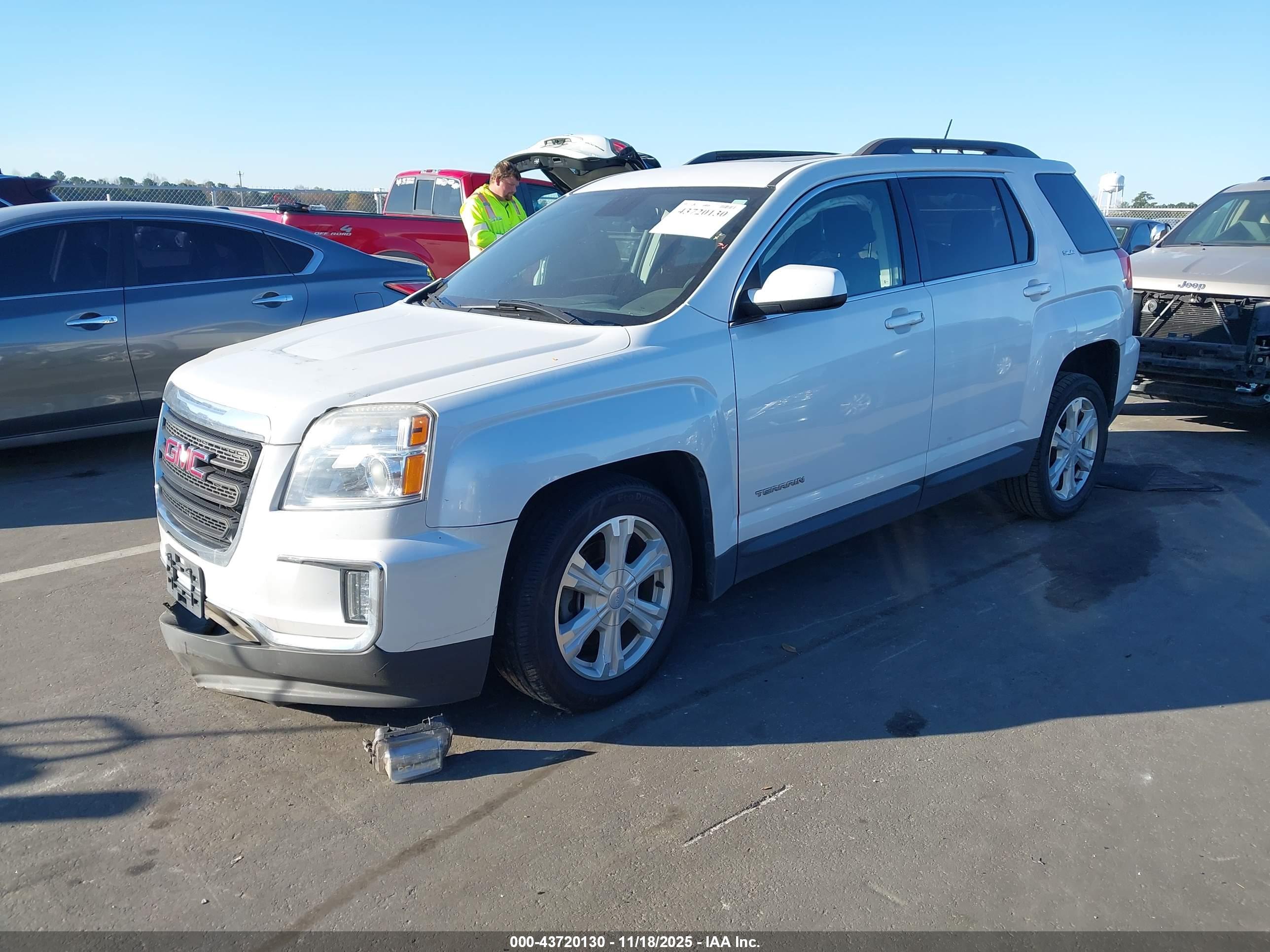 GMC TERRAIN image 2