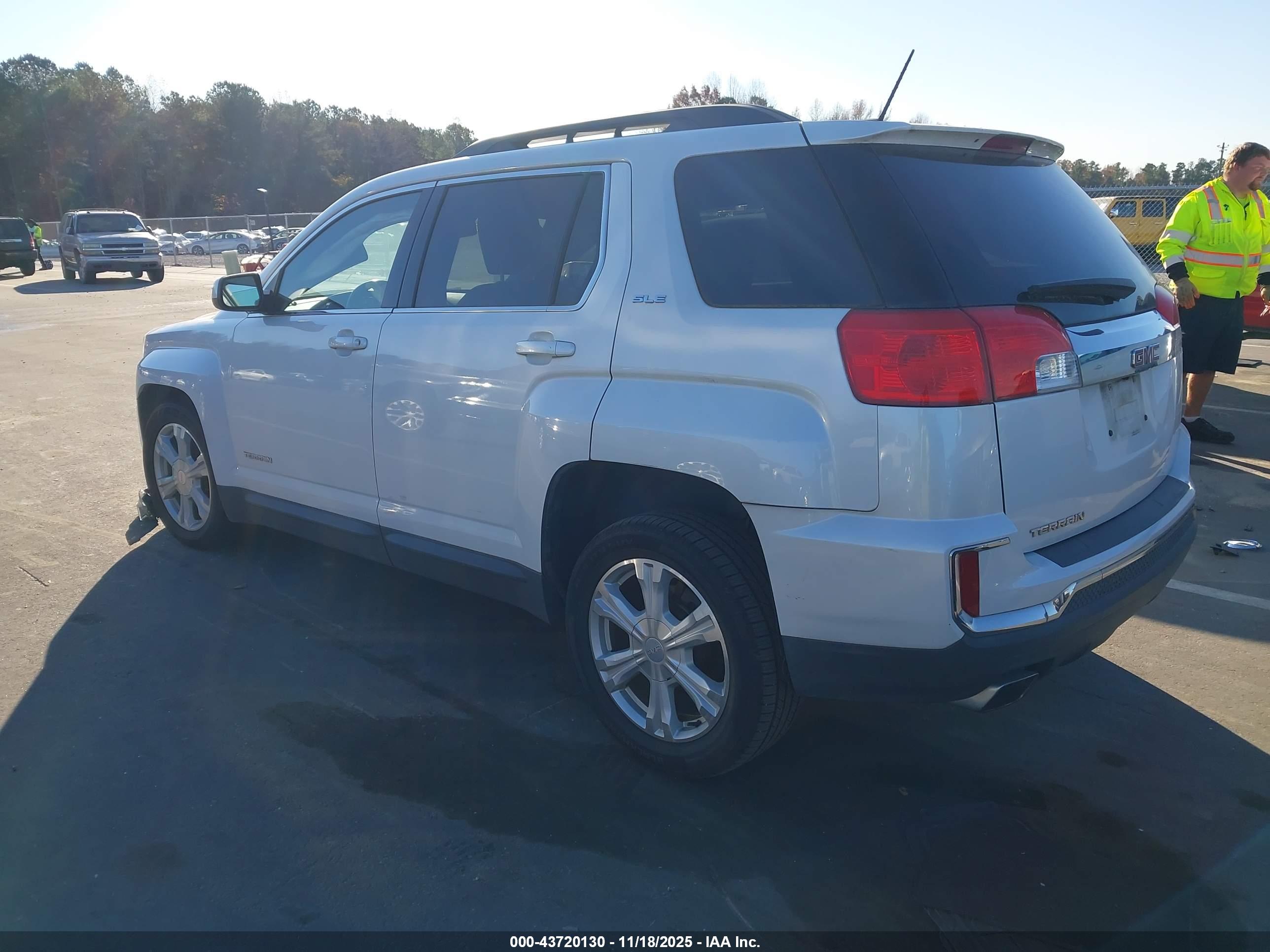 GMC TERRAIN image 3