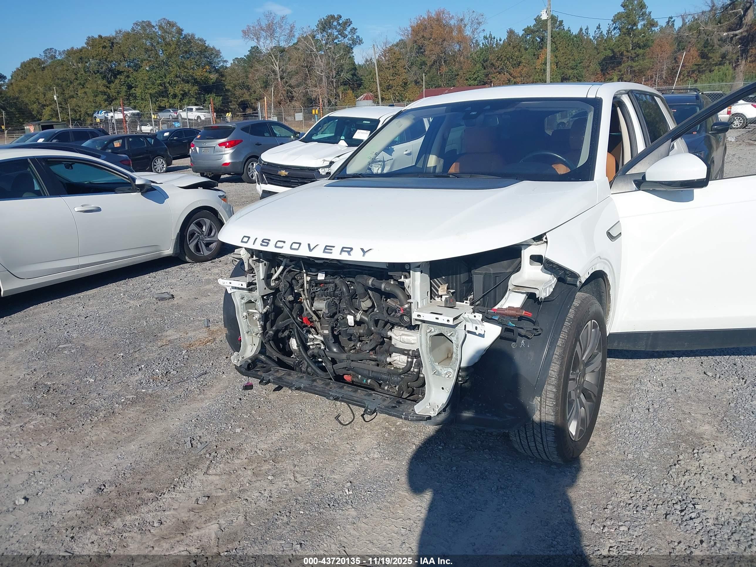 LAND ROVER image 6