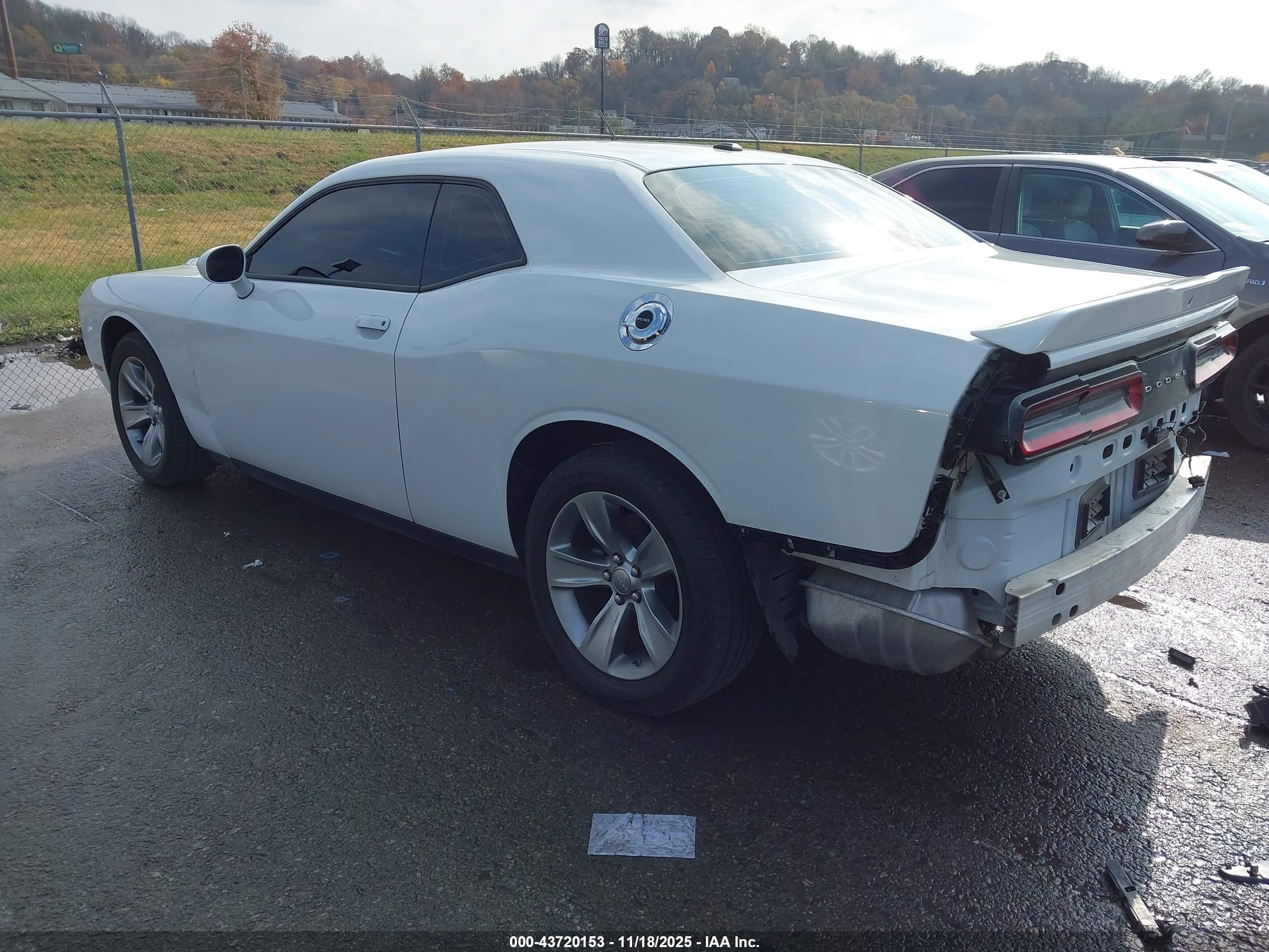 DODGE CHALLENGER image 3
