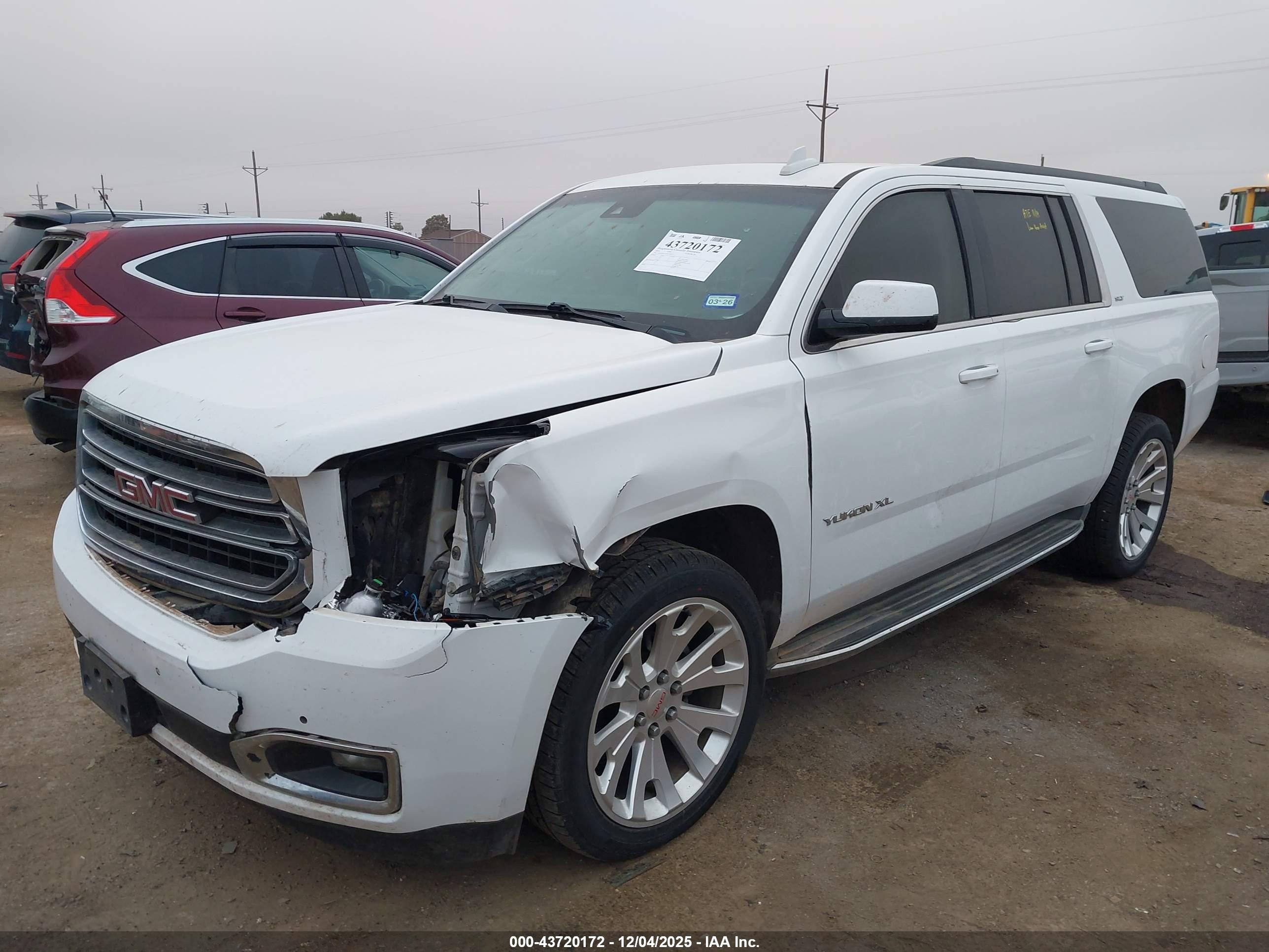 GMC YUKON image 2