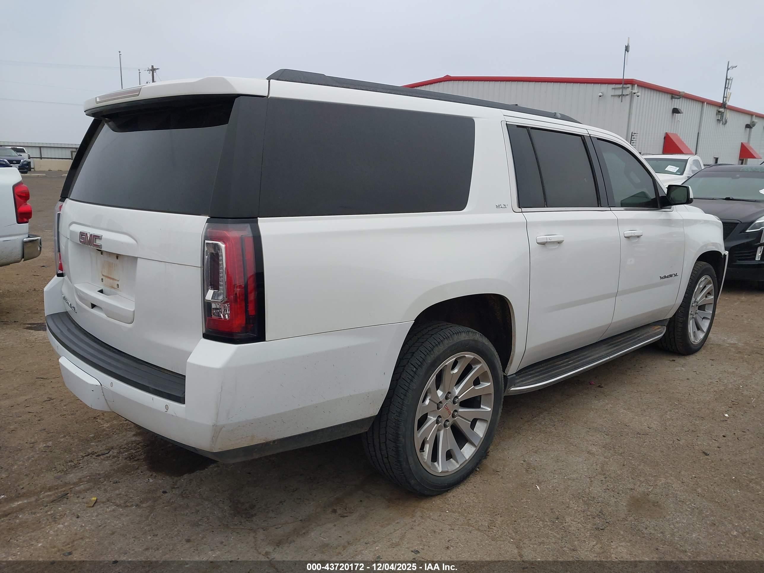GMC YUKON image 4