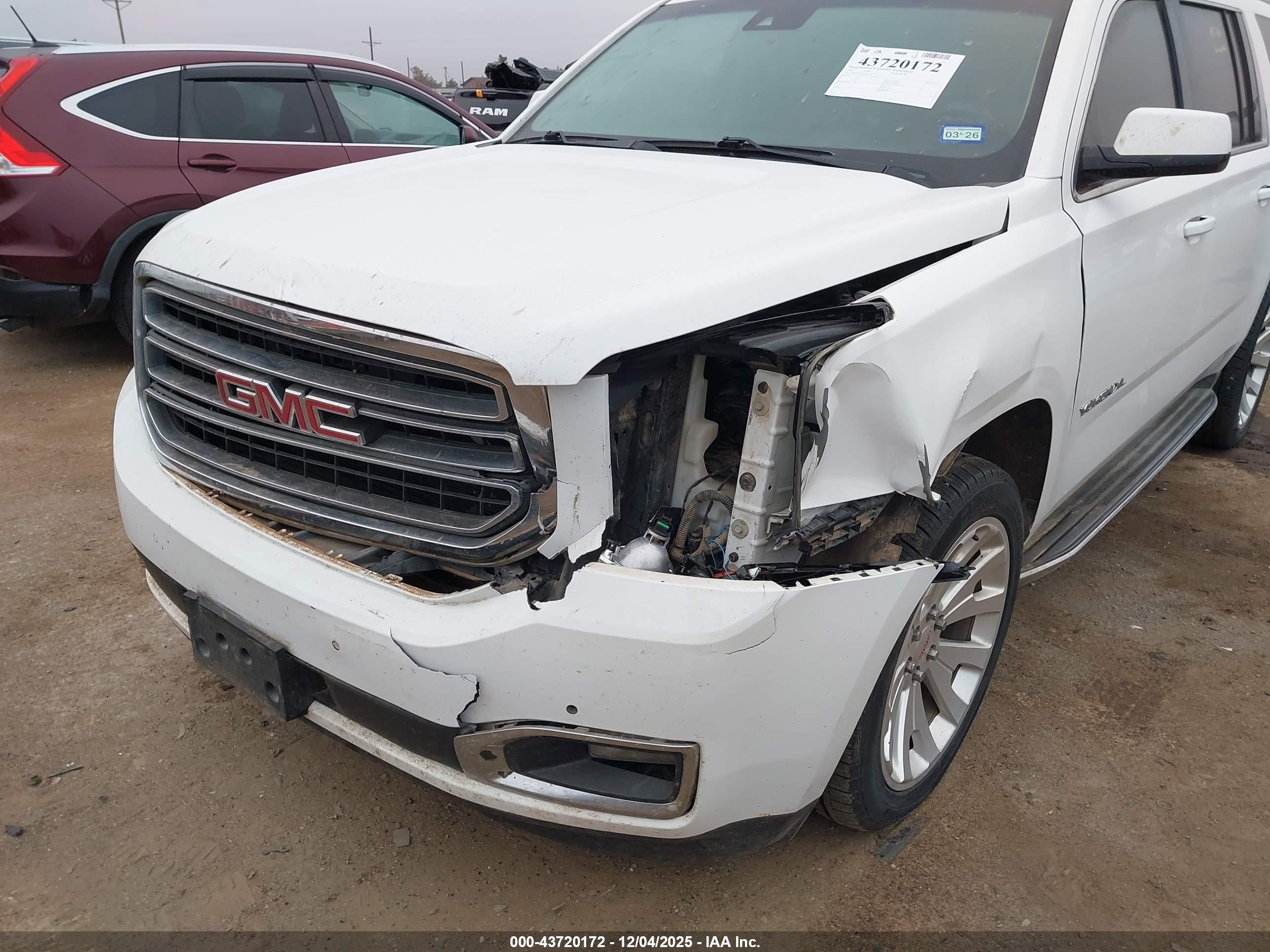 GMC YUKON image 6