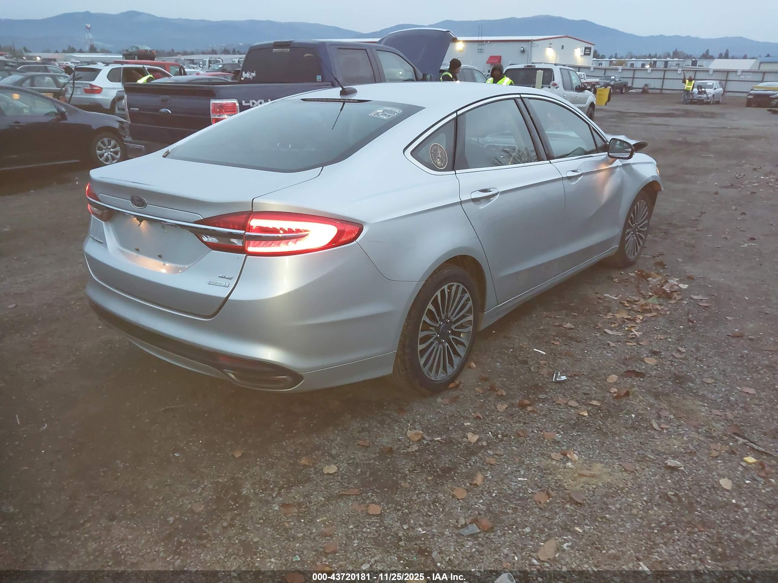 FORD FUSION image 4