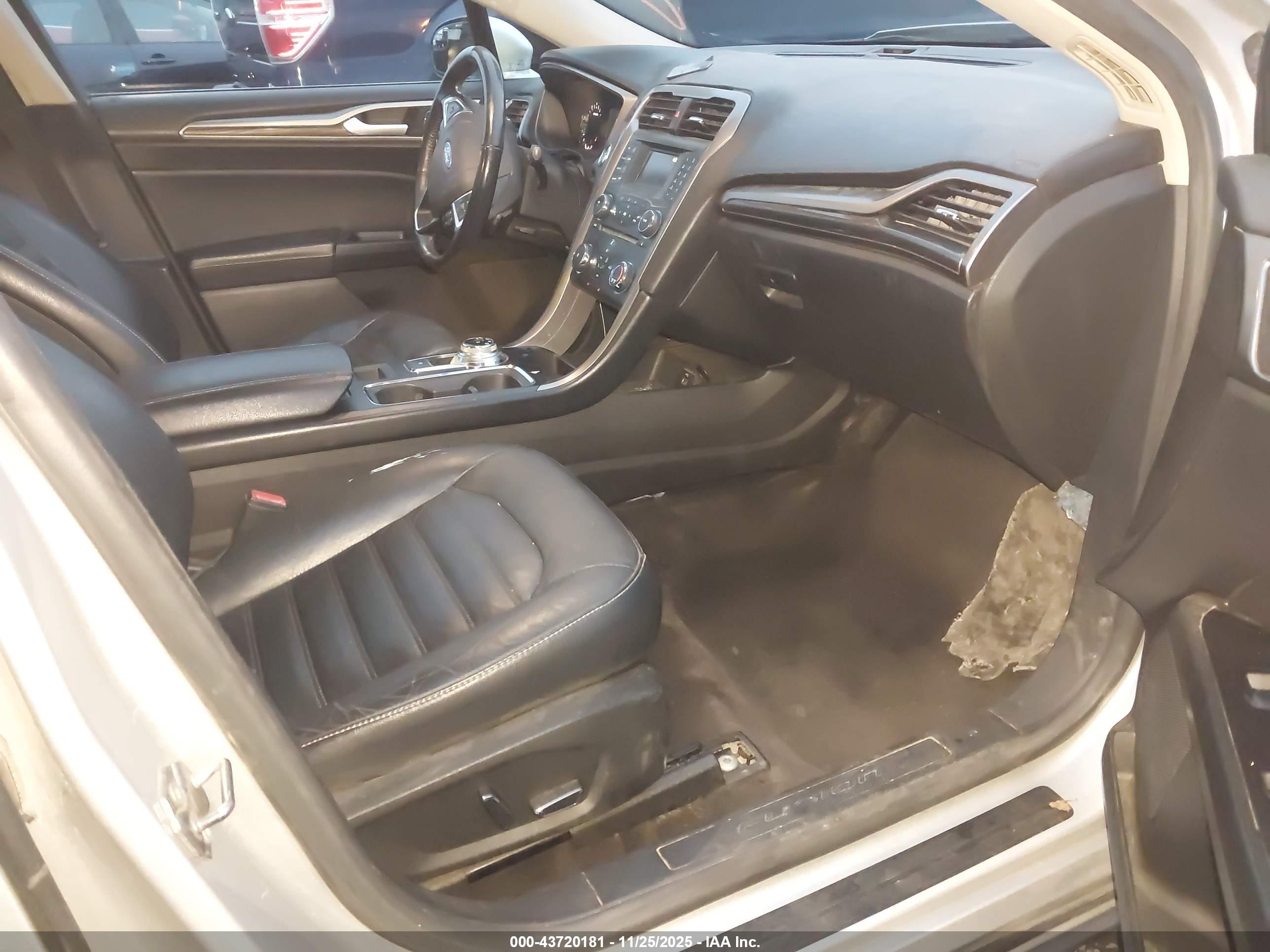 FORD FUSION image 5