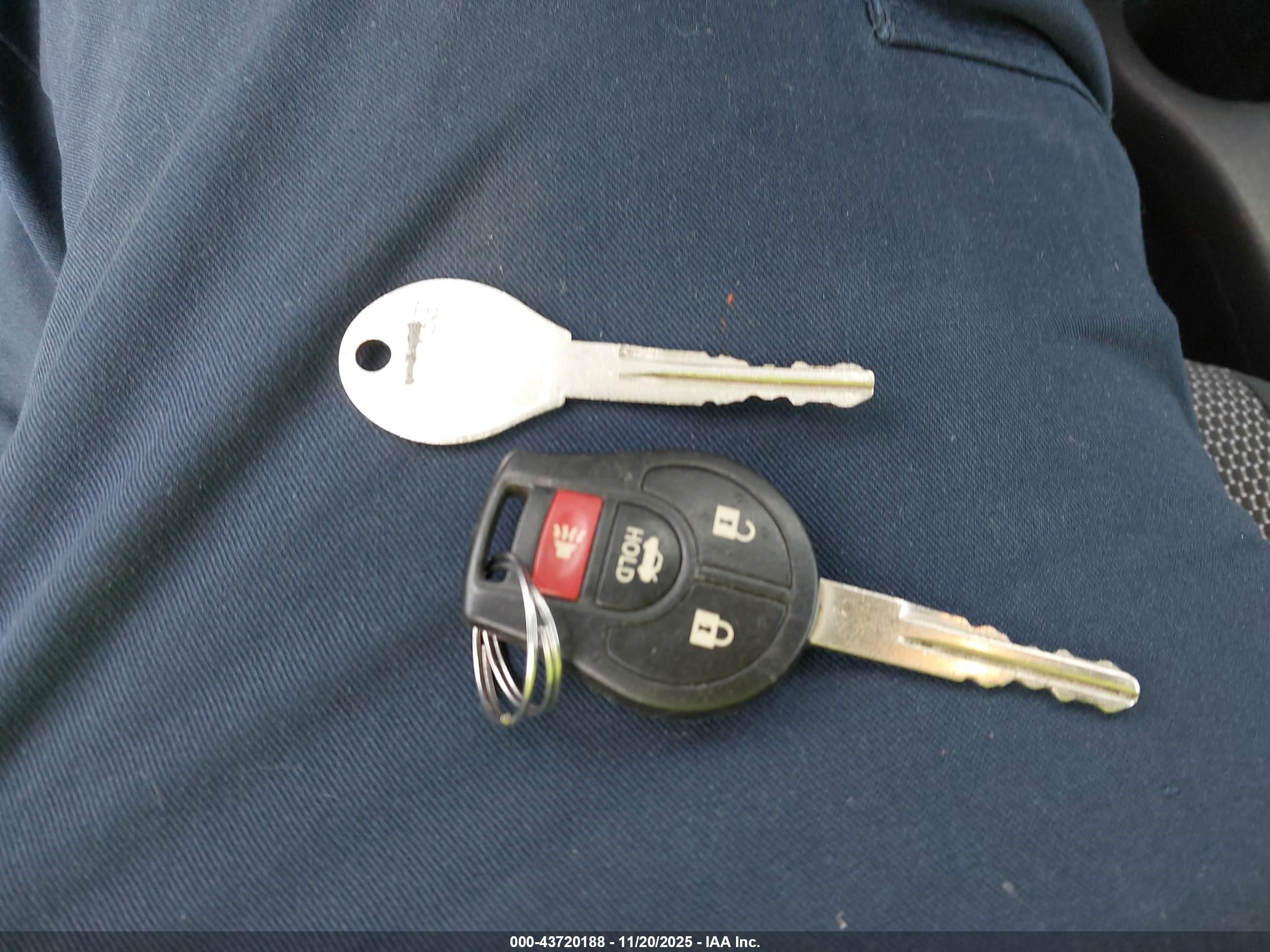 NISSAN VERSA image 11