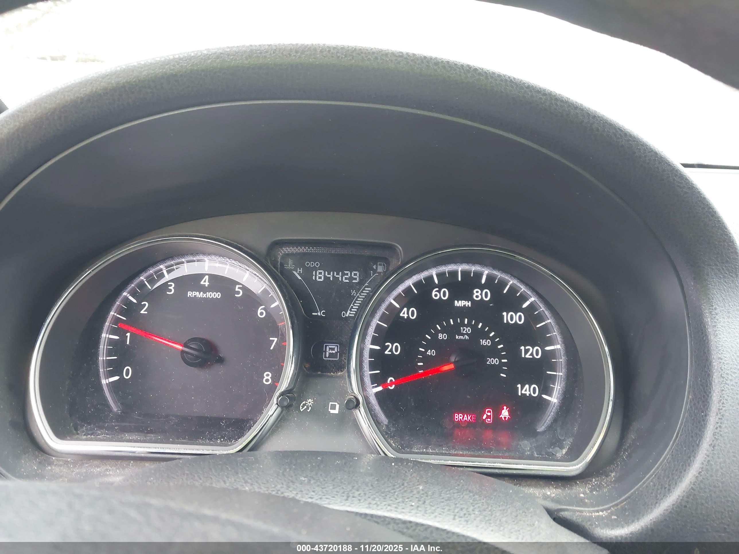 NISSAN VERSA image 7