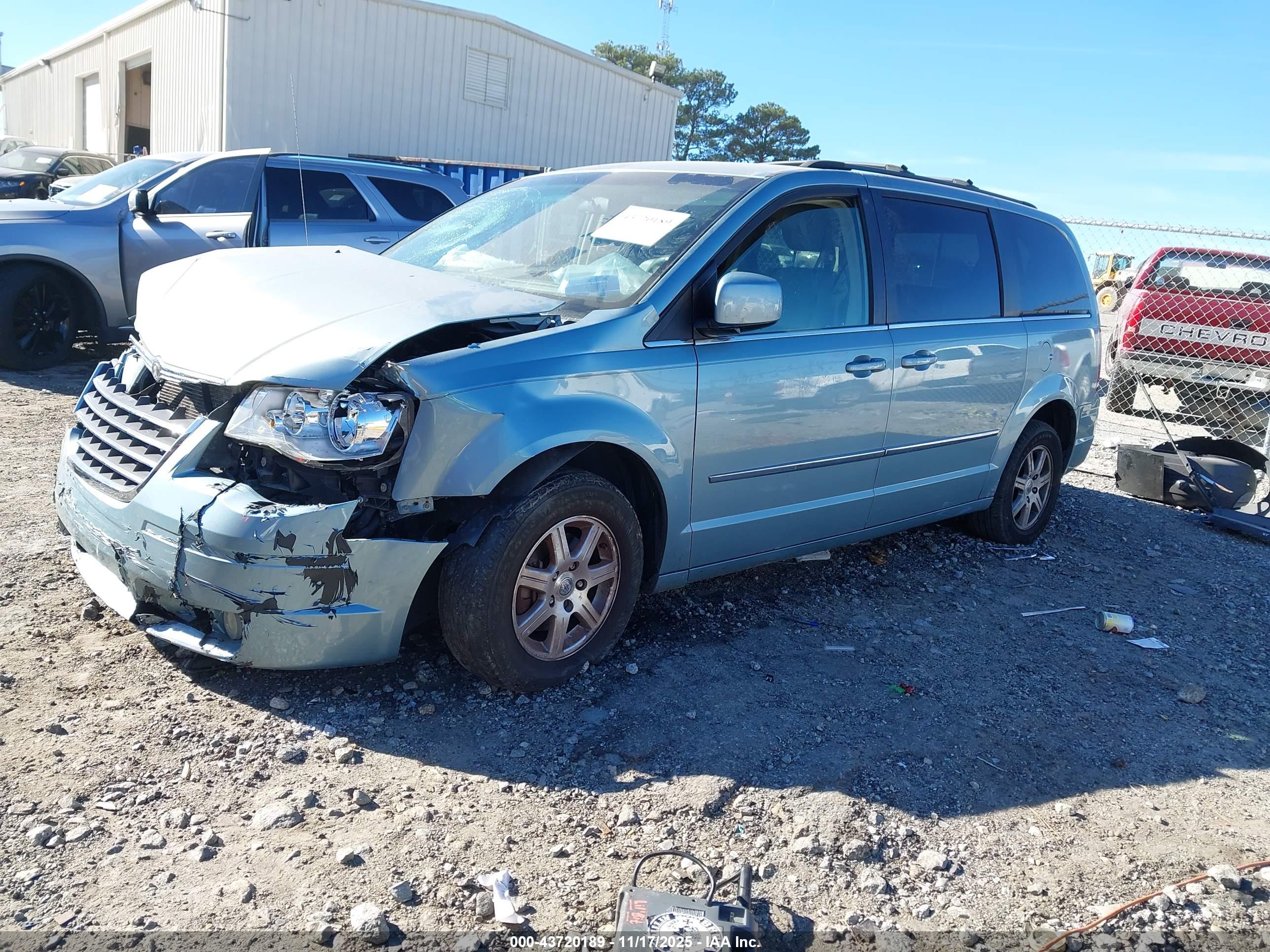 CHRYSLER TOWN image 2